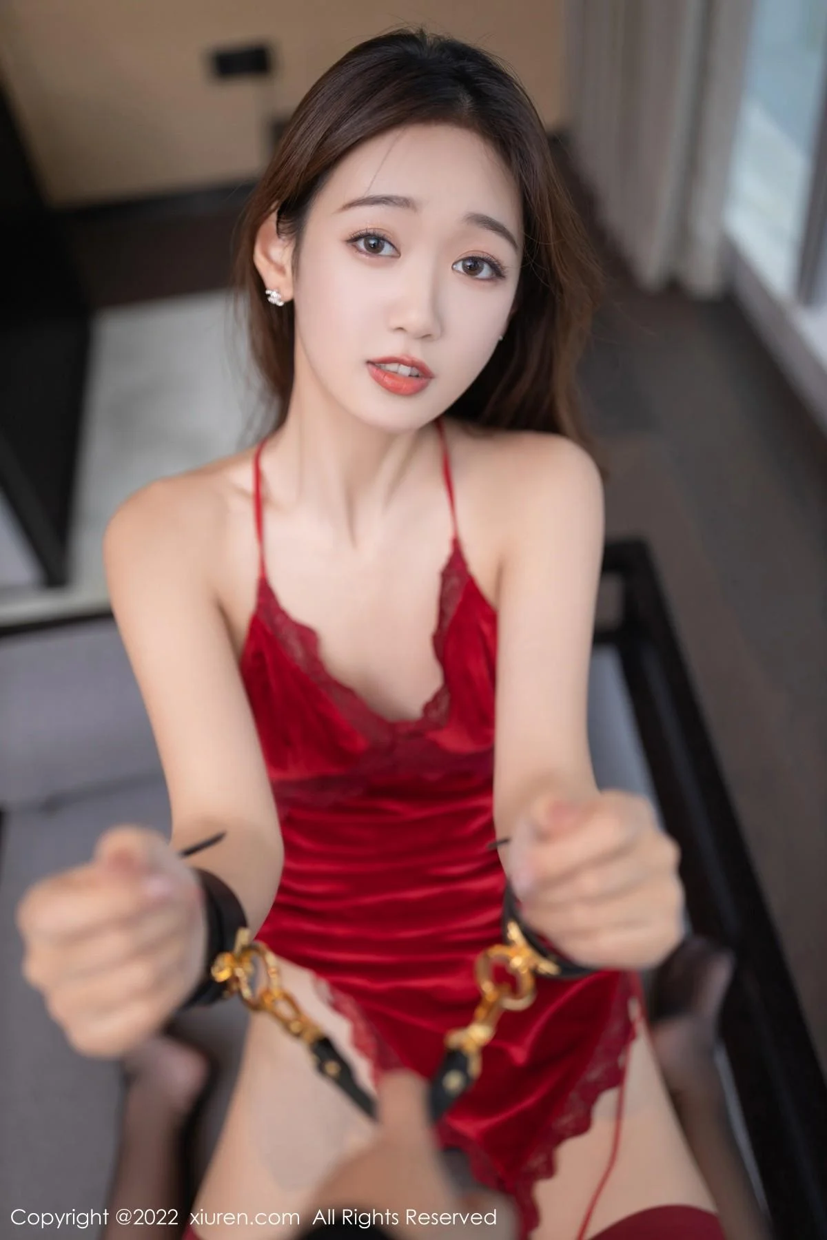 唐安琪珠三角旅拍性感红色吊裙配诱人黑丝完美绝美写真 第 59 张
