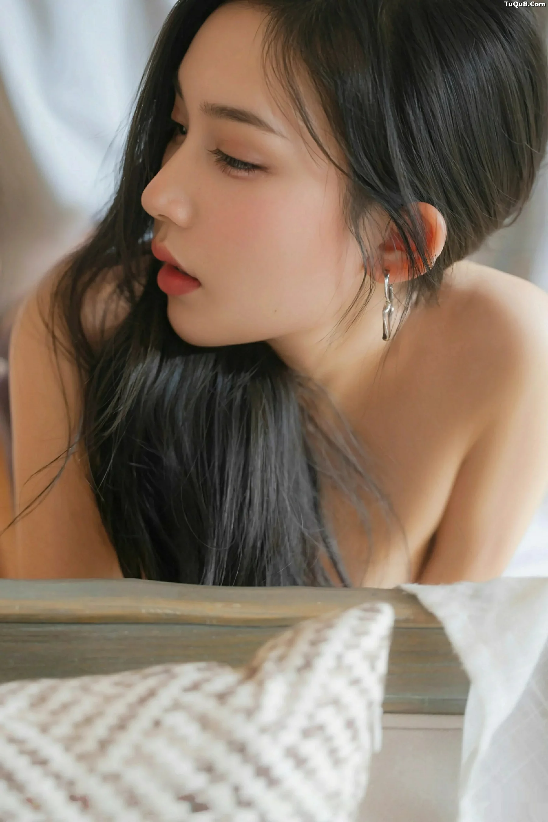 小阿娇Gill性感紫色连衣长裙配白色丝袜秀完美身材绝美写真 第 102 张