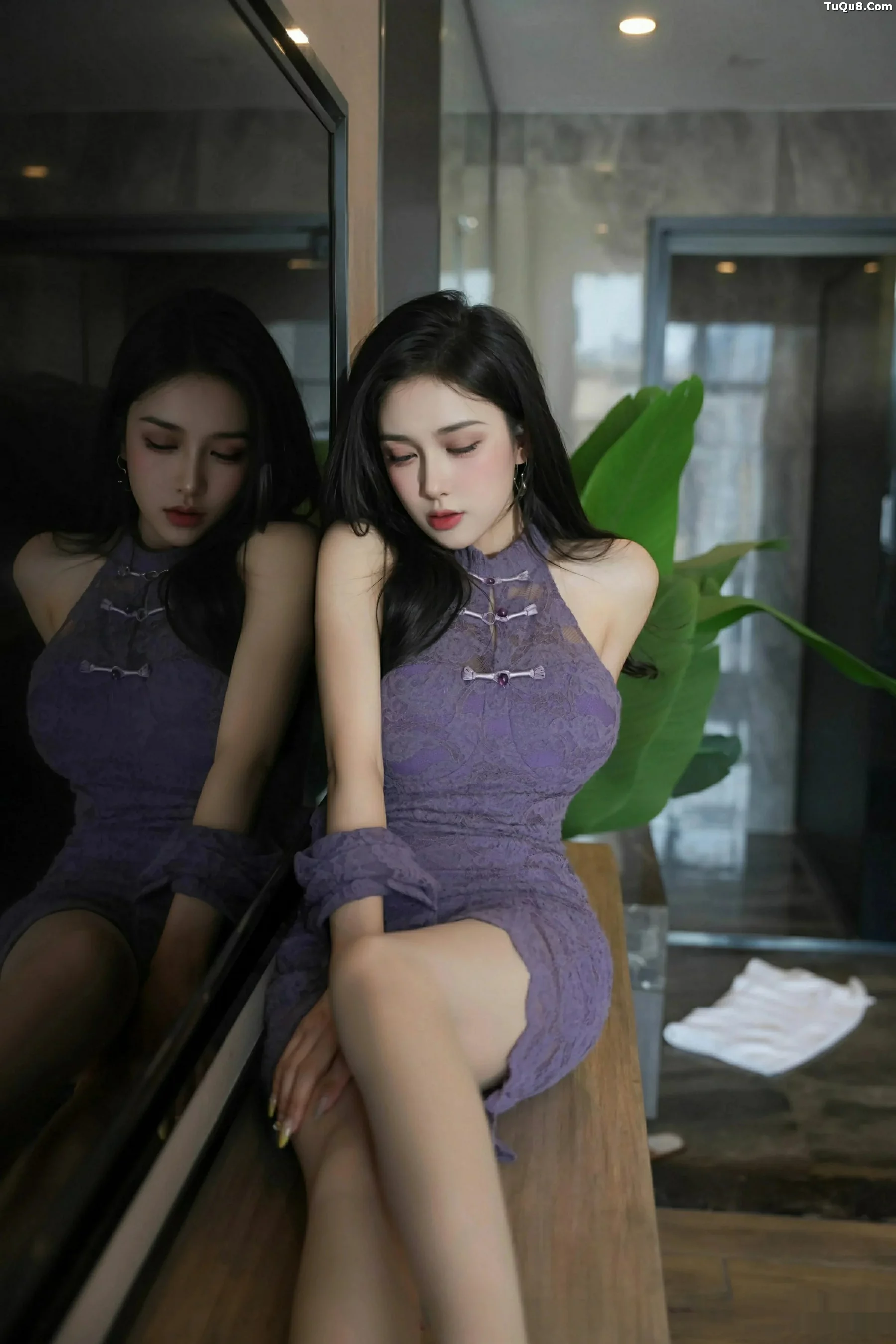 小阿娇Gill性感紫色连衣长裙配白色丝袜秀完美身材绝美写真 第 31 张