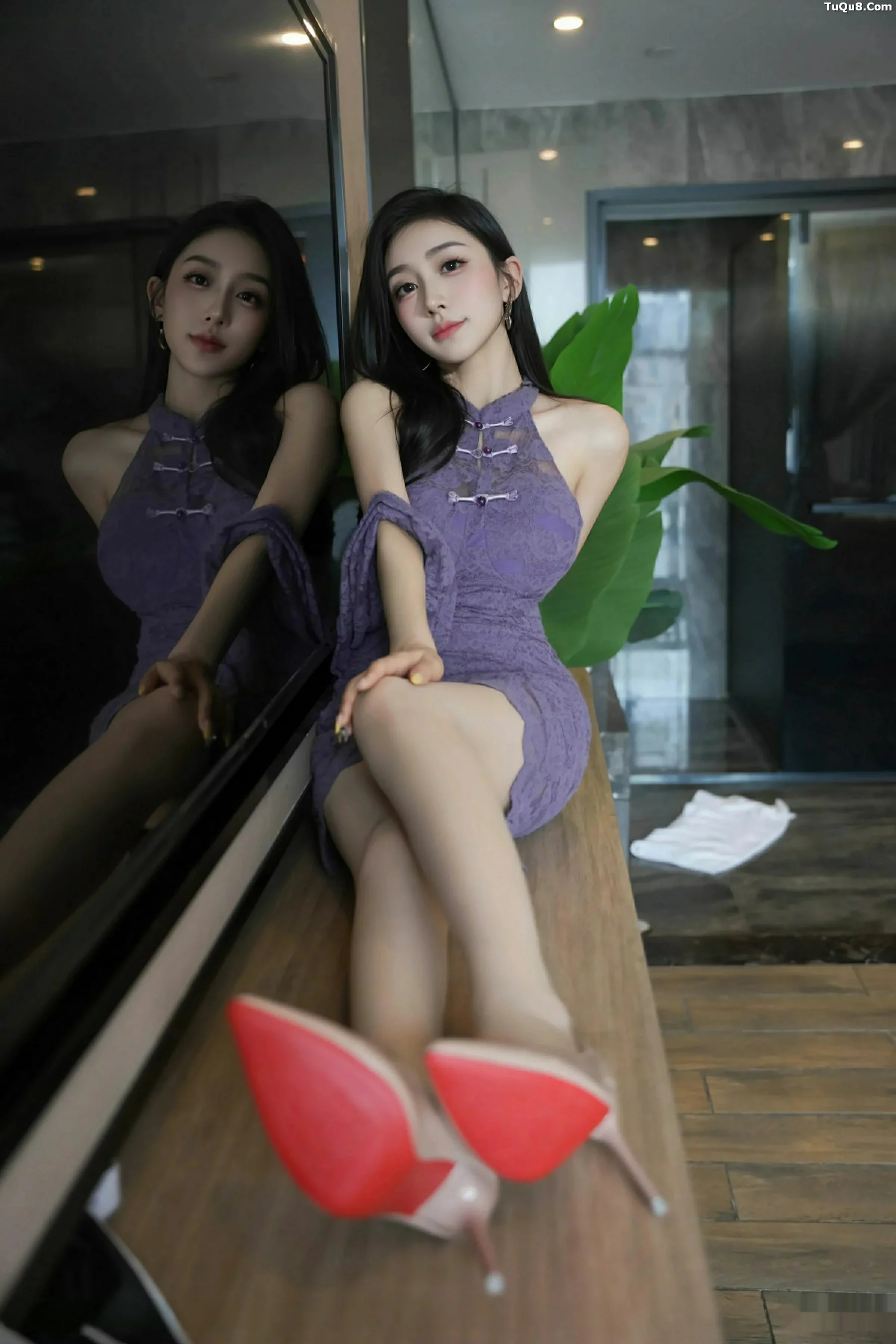 小阿娇Gill性感紫色连衣长裙配白色丝袜秀完美身材绝美写真 第 35 张