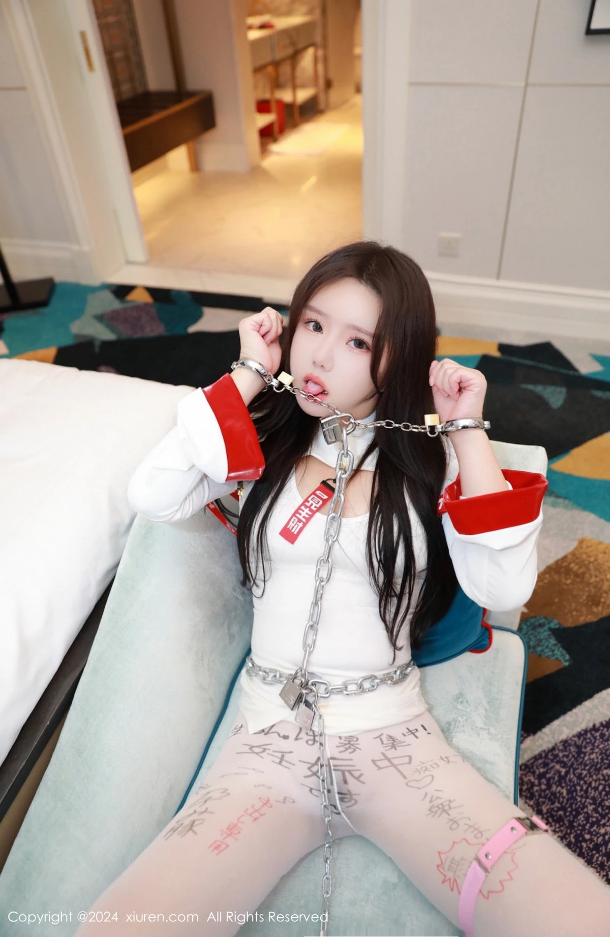 小薯条nienie性感白色服饰配诱人白丝袜秀曼妙身姿绝美写真 第 3 张