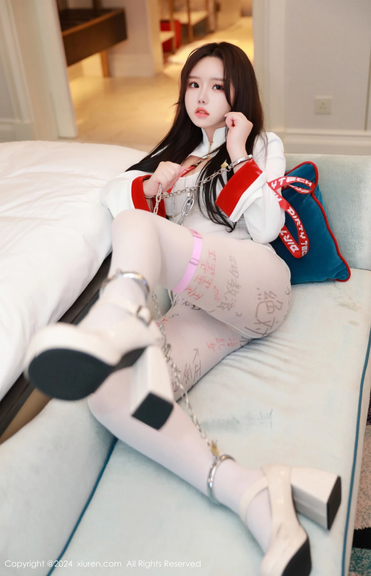 小薯条nienie性感白色服饰配诱人白丝袜秀曼妙身姿绝美写真 第 33 张
