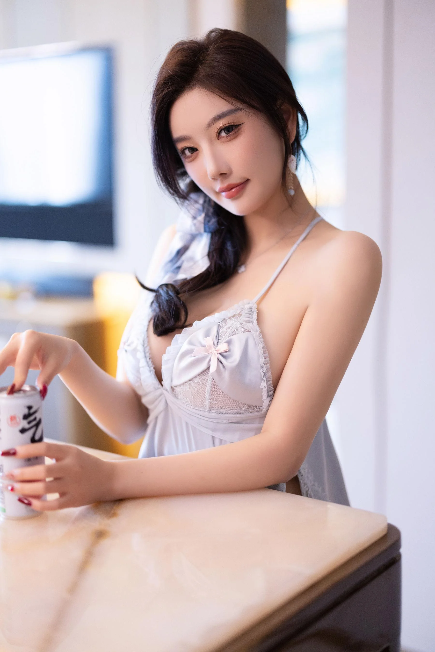 [秀人付费] 杨晨晨 诱人私拍福利 白色丝袜 第 42 张