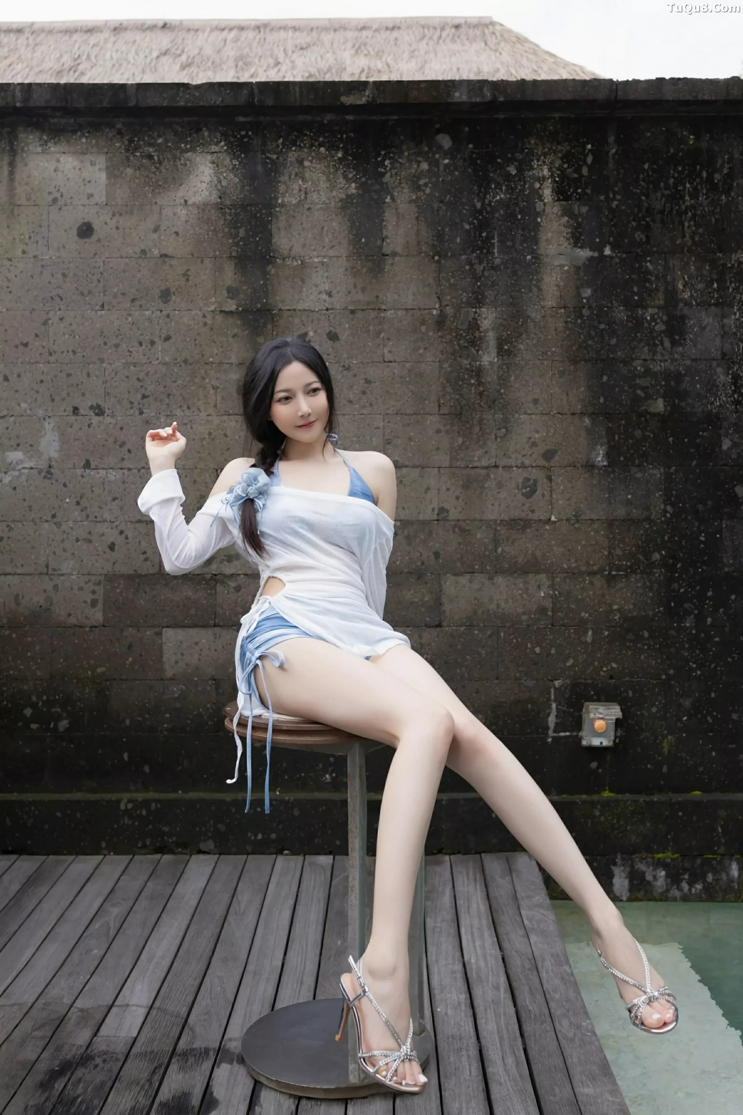鱼子酱Fish白色轻透服饰露蓝色比基尼秀曼妙身姿绝美写真 第 16 张
