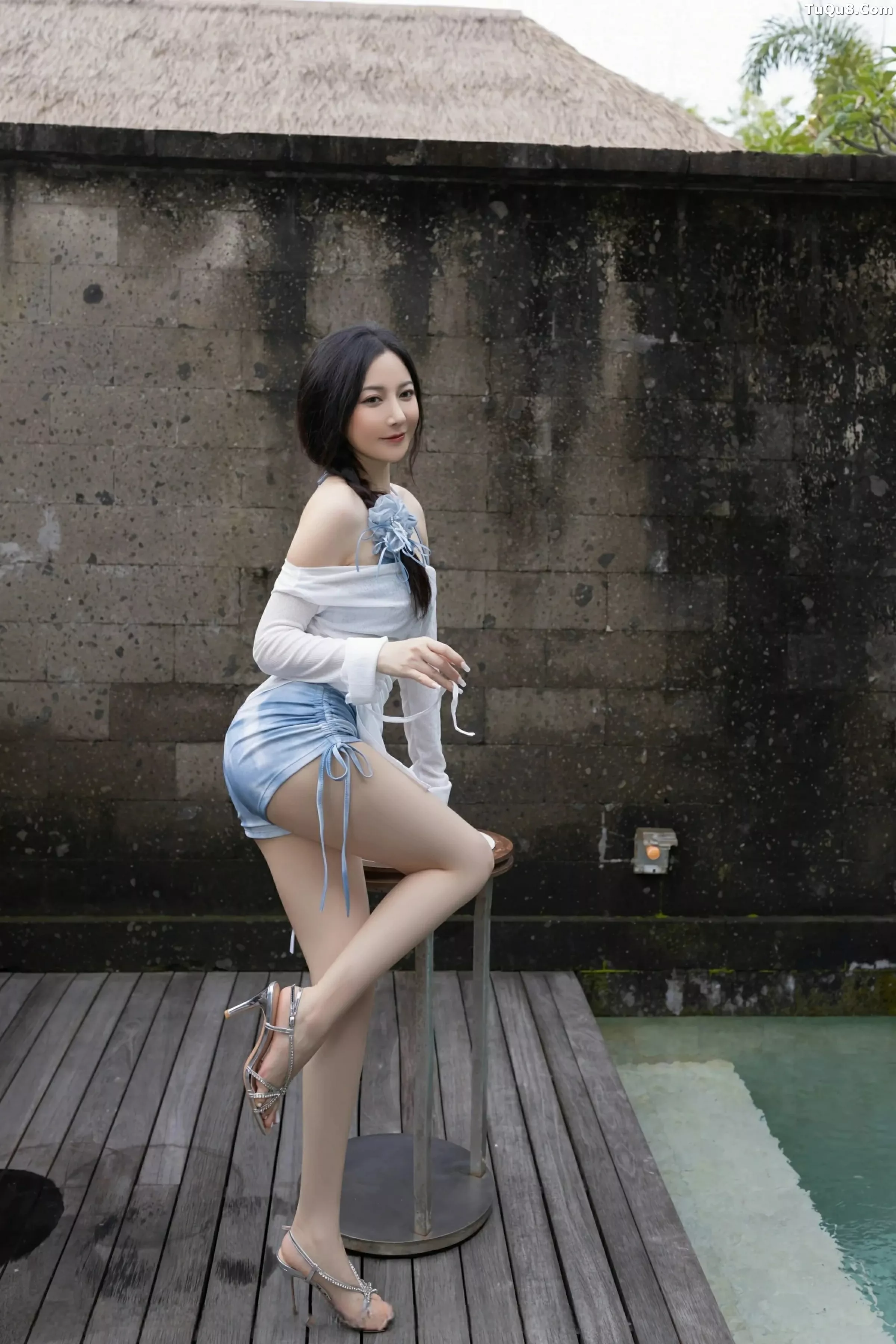 鱼子酱Fish白色轻透服饰露蓝色比基尼秀曼妙身姿绝美写真 第 23 张