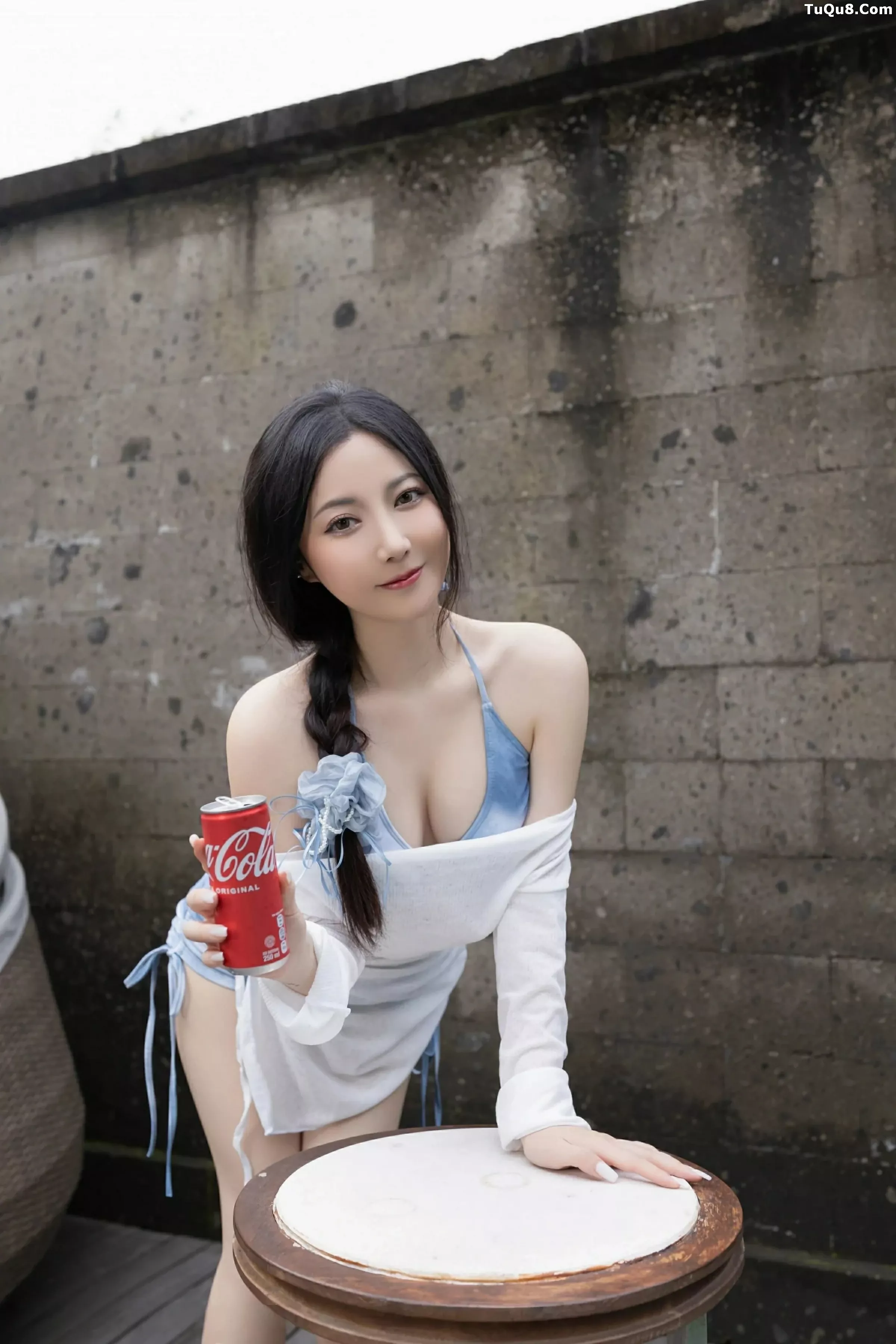 鱼子酱Fish白色轻透服饰露蓝色比基尼秀曼妙身姿绝美写真 第 26 张