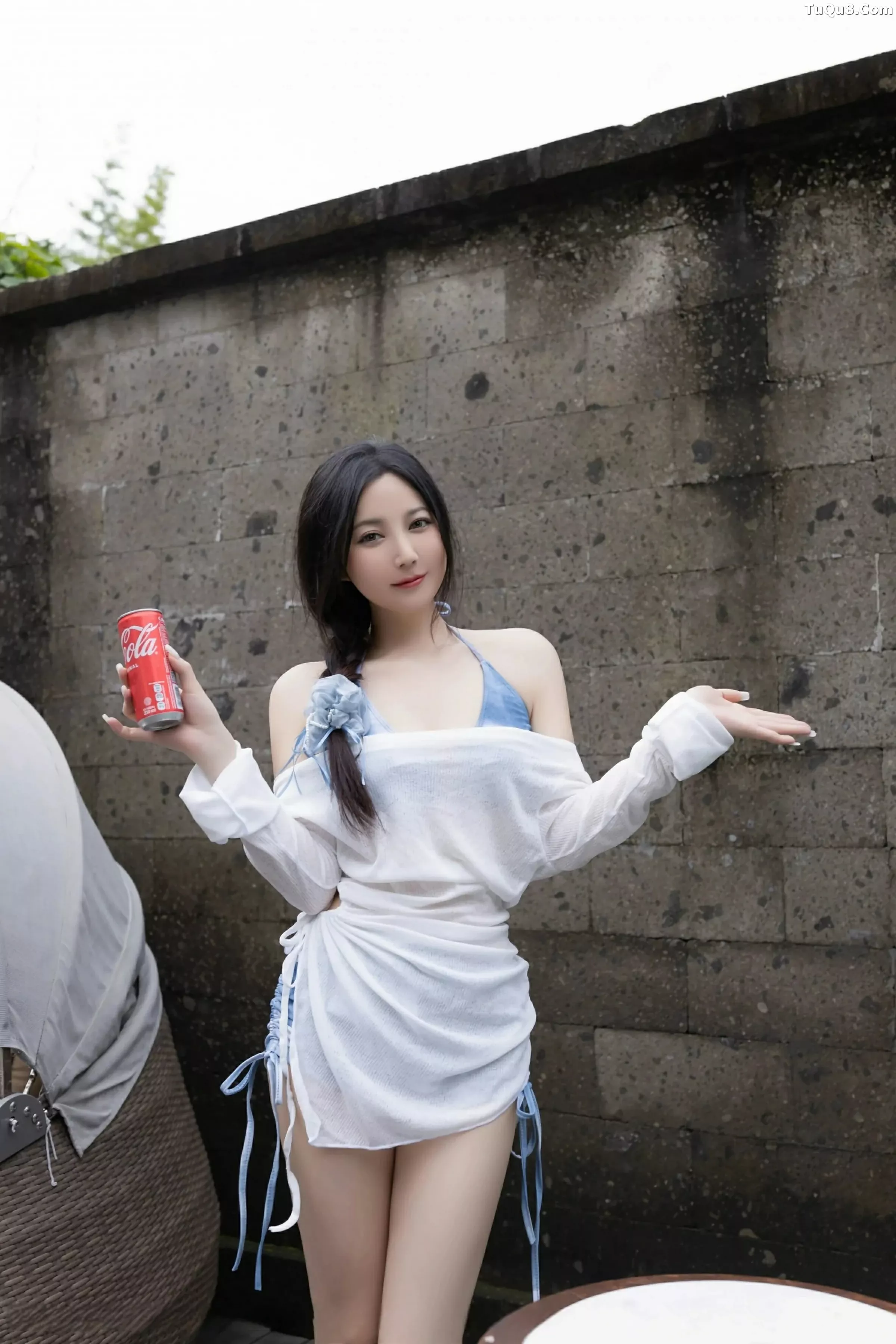 鱼子酱Fish白色轻透服饰露蓝色比基尼秀曼妙身姿绝美写真 第 28 张