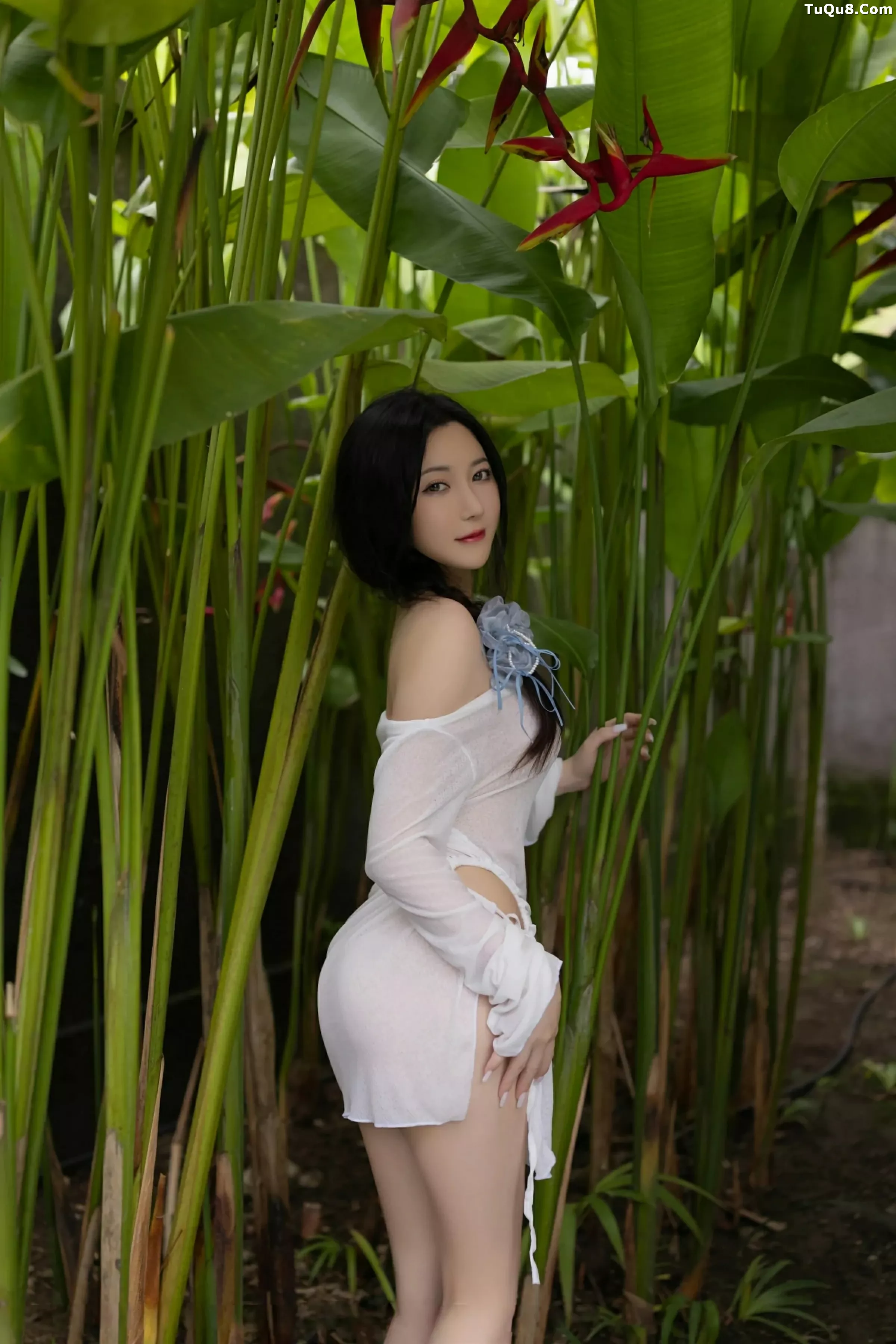 鱼子酱Fish白色轻透服饰露蓝色比基尼秀曼妙身姿绝美写真 第 79 张