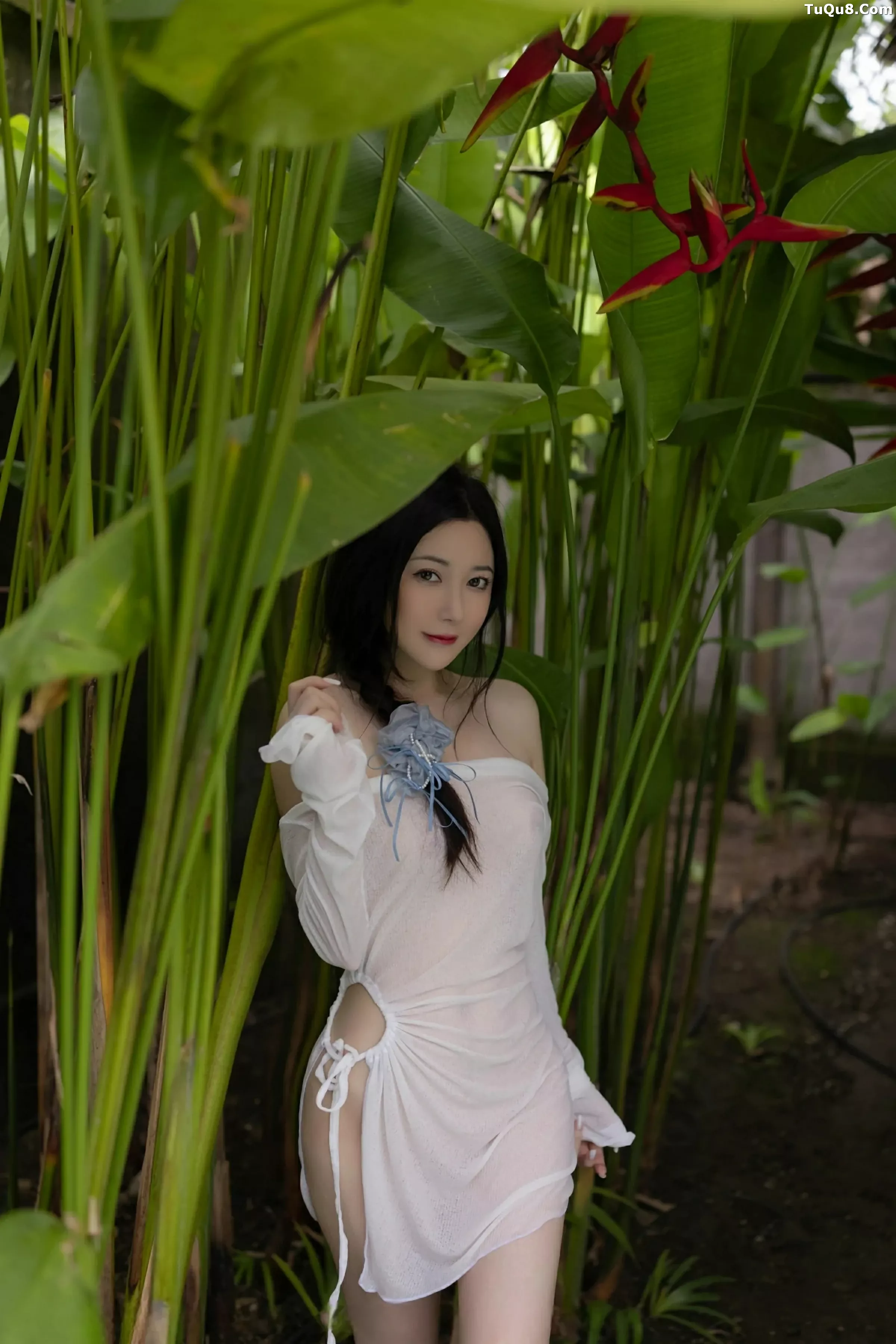 鱼子酱Fish白色轻透服饰露蓝色比基尼秀曼妙身姿绝美写真 第 82 张