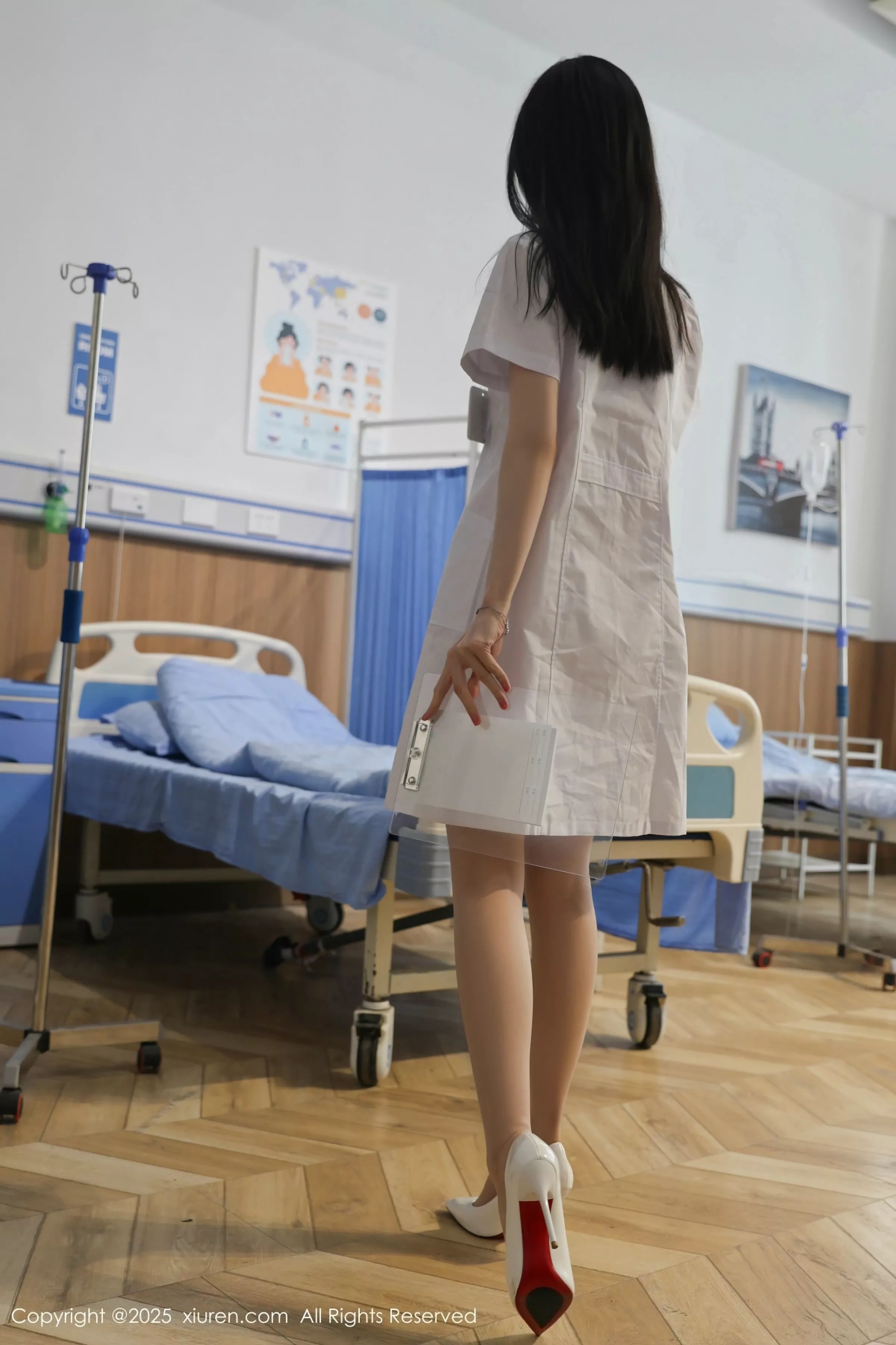 布丁wow性感护士服露浅色内衣配肉丝袜秀曼妙身材绝美写真 第 12 张