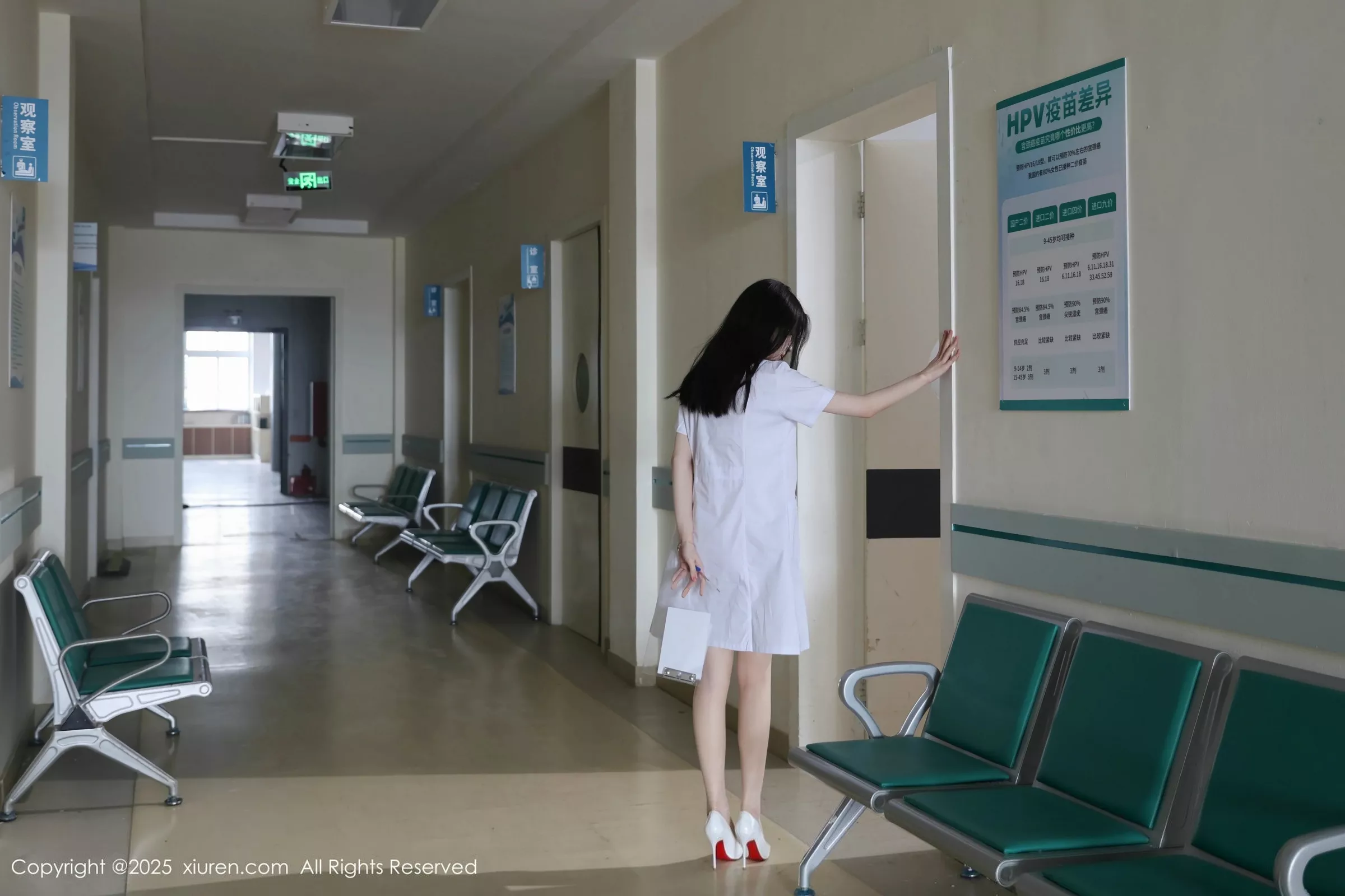 布丁wow性感护士服露浅色内衣配肉丝袜秀曼妙身材绝美写真 第 3 张