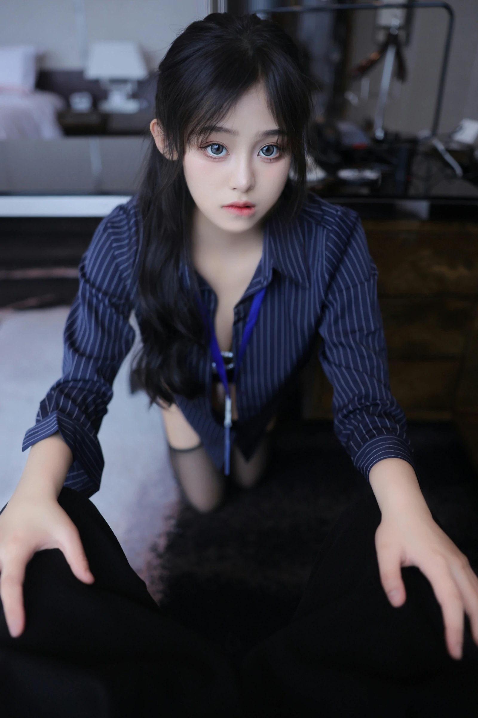 [秀人付费] 王心悦 诱人私拍福利 OL职业装 第 74 张