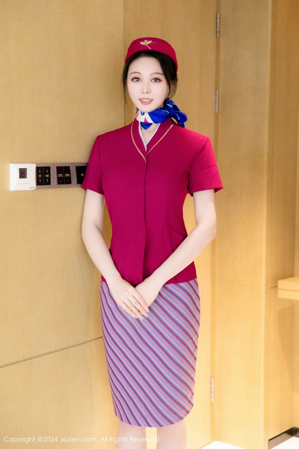 清妙性感空姐制服配超薄无内肉丝秀完美身材迷人美腿写真 第 1 张