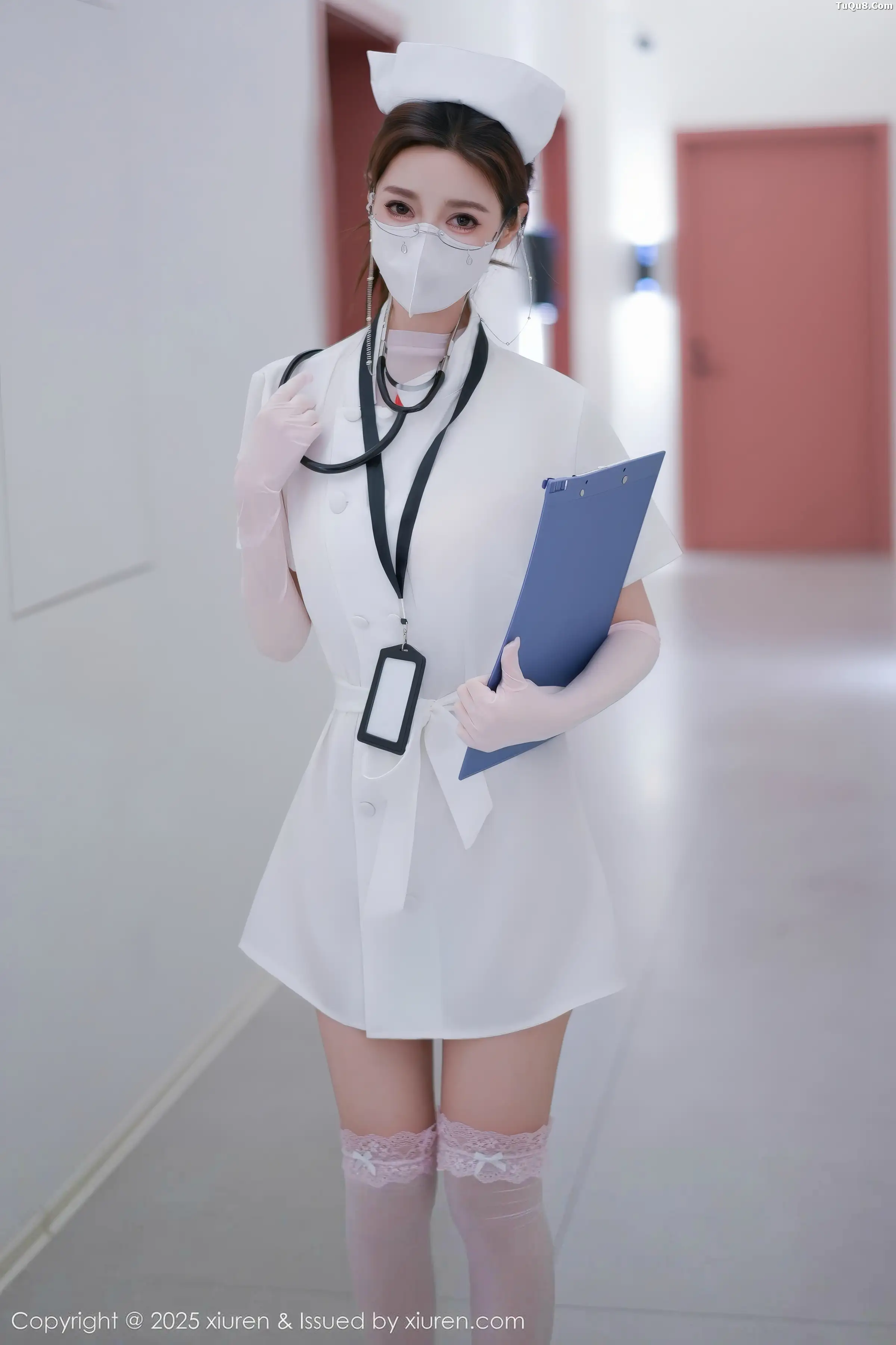 Twins-桃桃性感护士服露白色情趣内衣秀曼妙身姿绝美写真 第 1 张