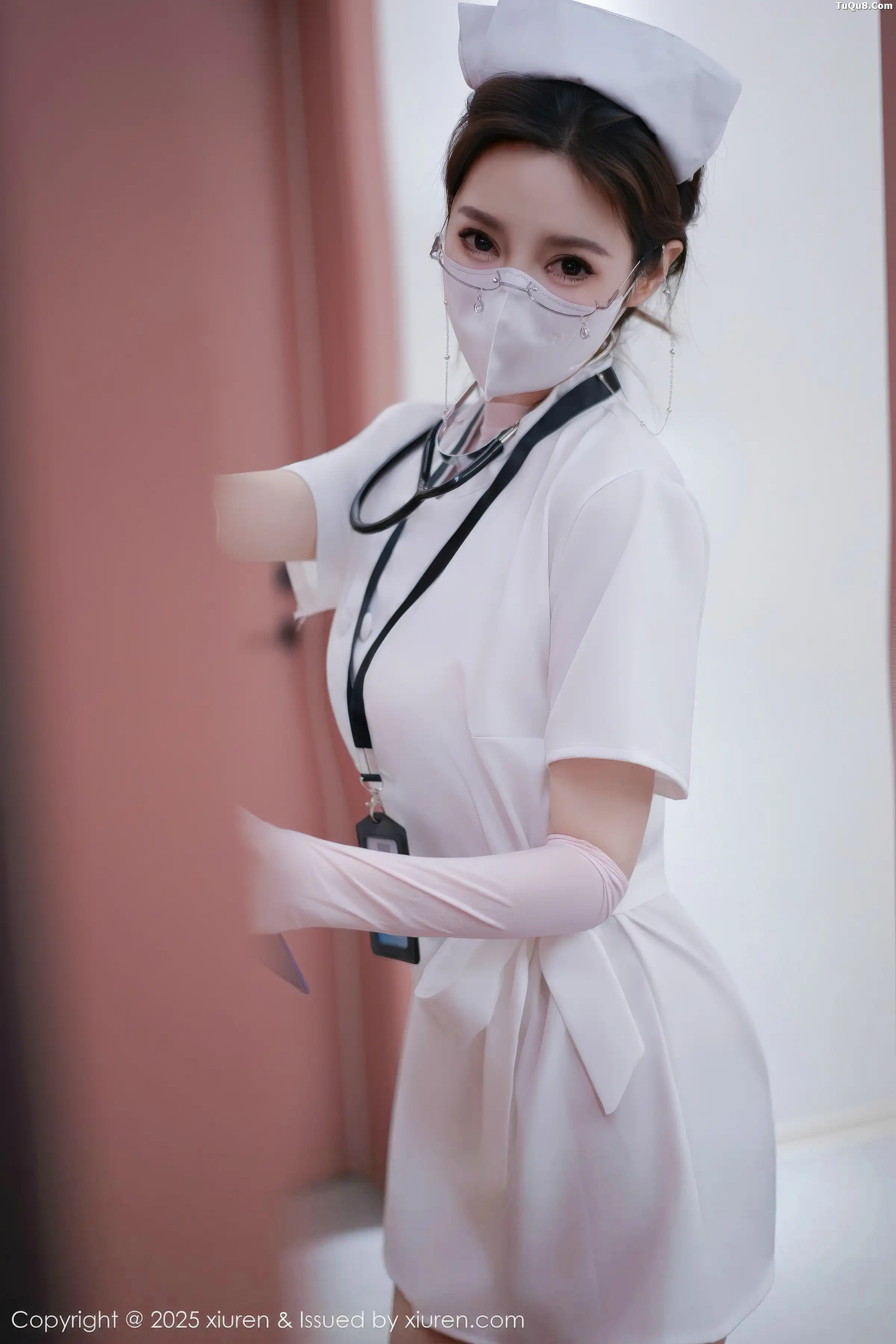 Twins-桃桃性感护士服露白色情趣内衣秀曼妙身姿绝美写真 第 13 张