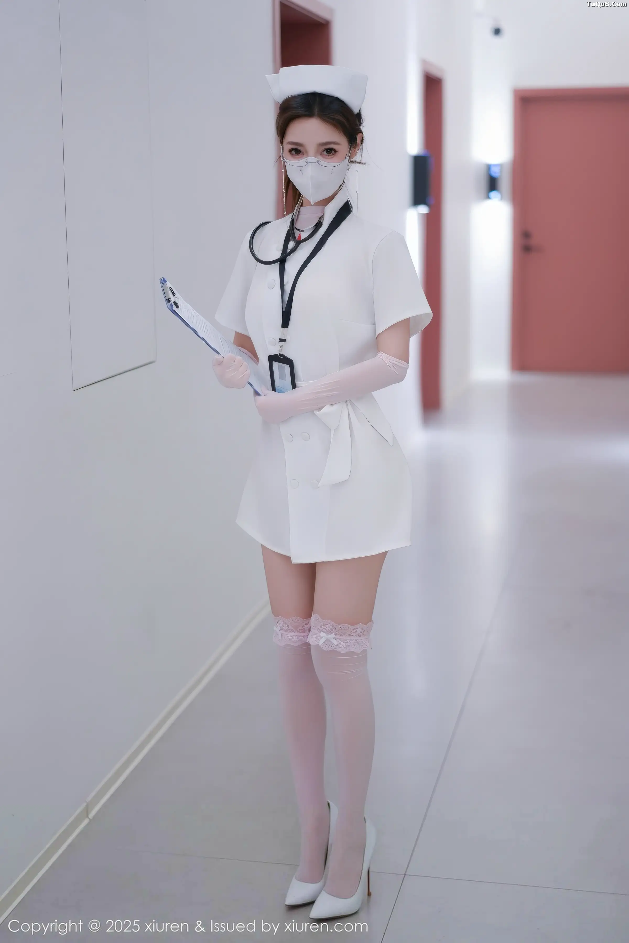 Twins-桃桃性感护士服露白色情趣内衣秀曼妙身姿绝美写真 第 3 张