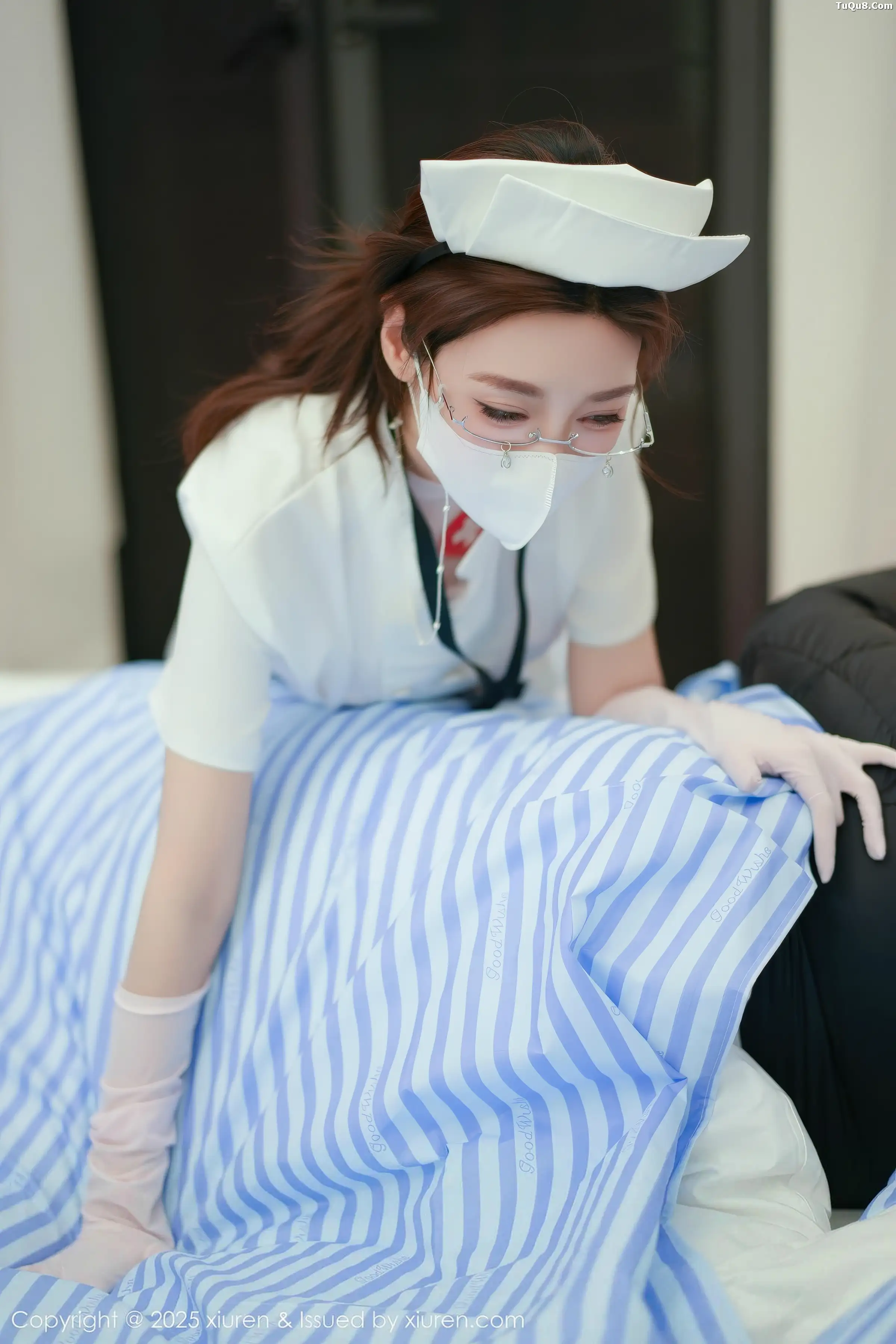 Twins-桃桃性感护士服露白色情趣内衣秀曼妙身姿绝美写真 第 30 张