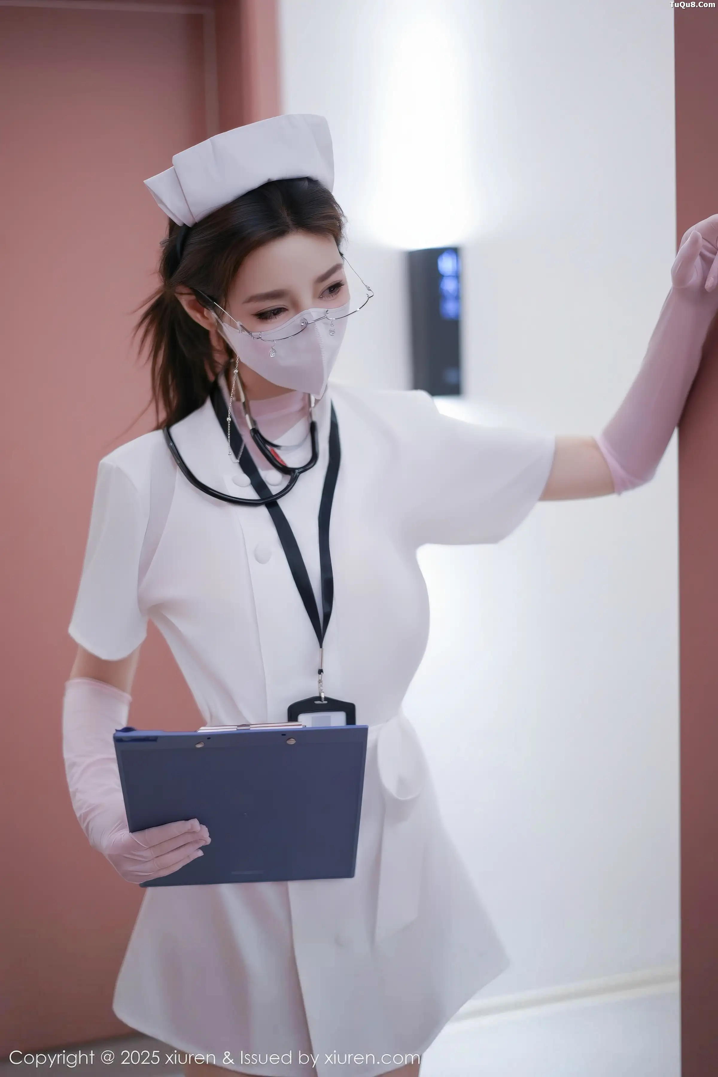 Twins-桃桃性感护士服露白色情趣内衣秀曼妙身姿绝美写真 第 9 张