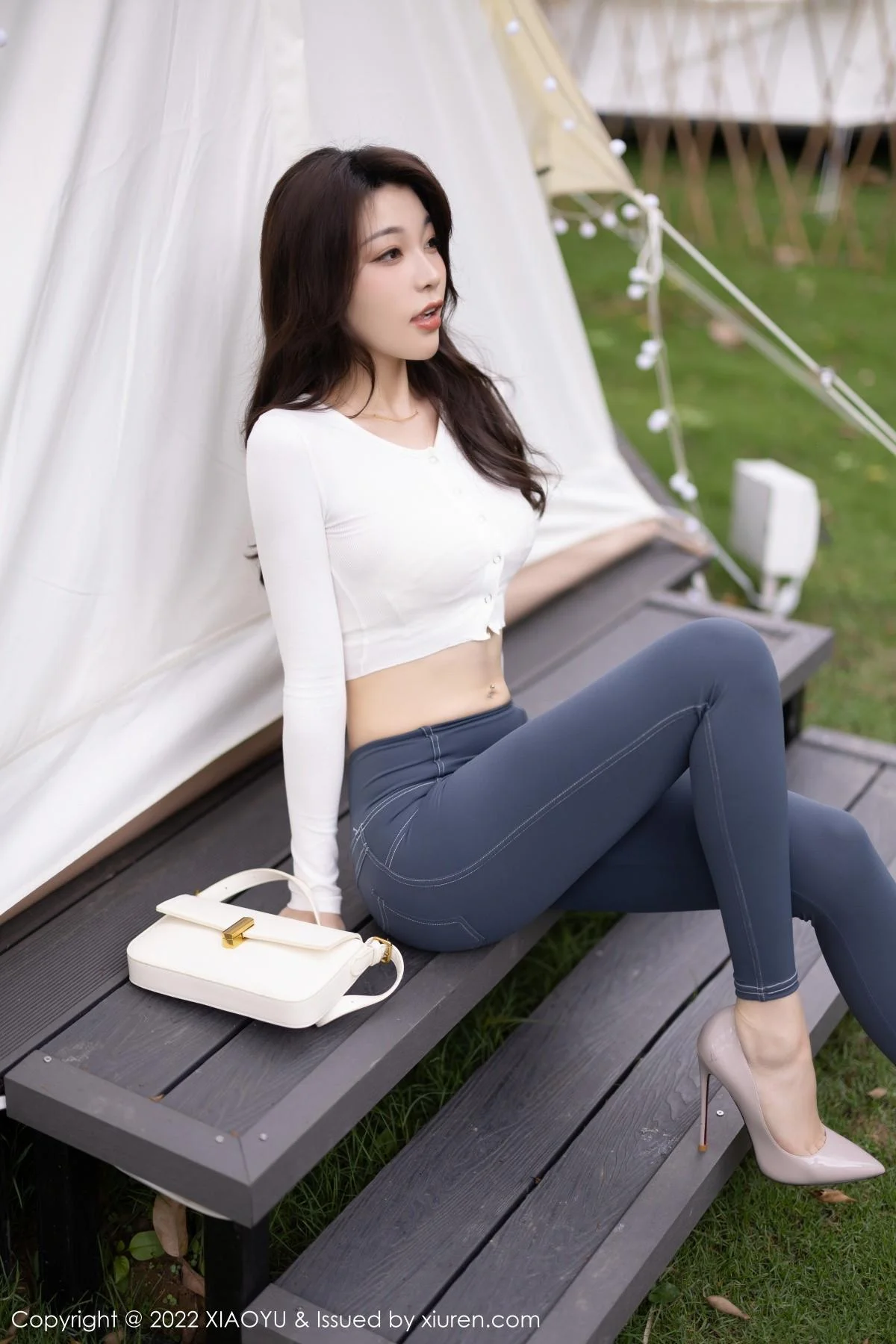 徐莉芝Booty白色收身衣配简约长裤+白色情趣内衣绝美写真 第 27 张