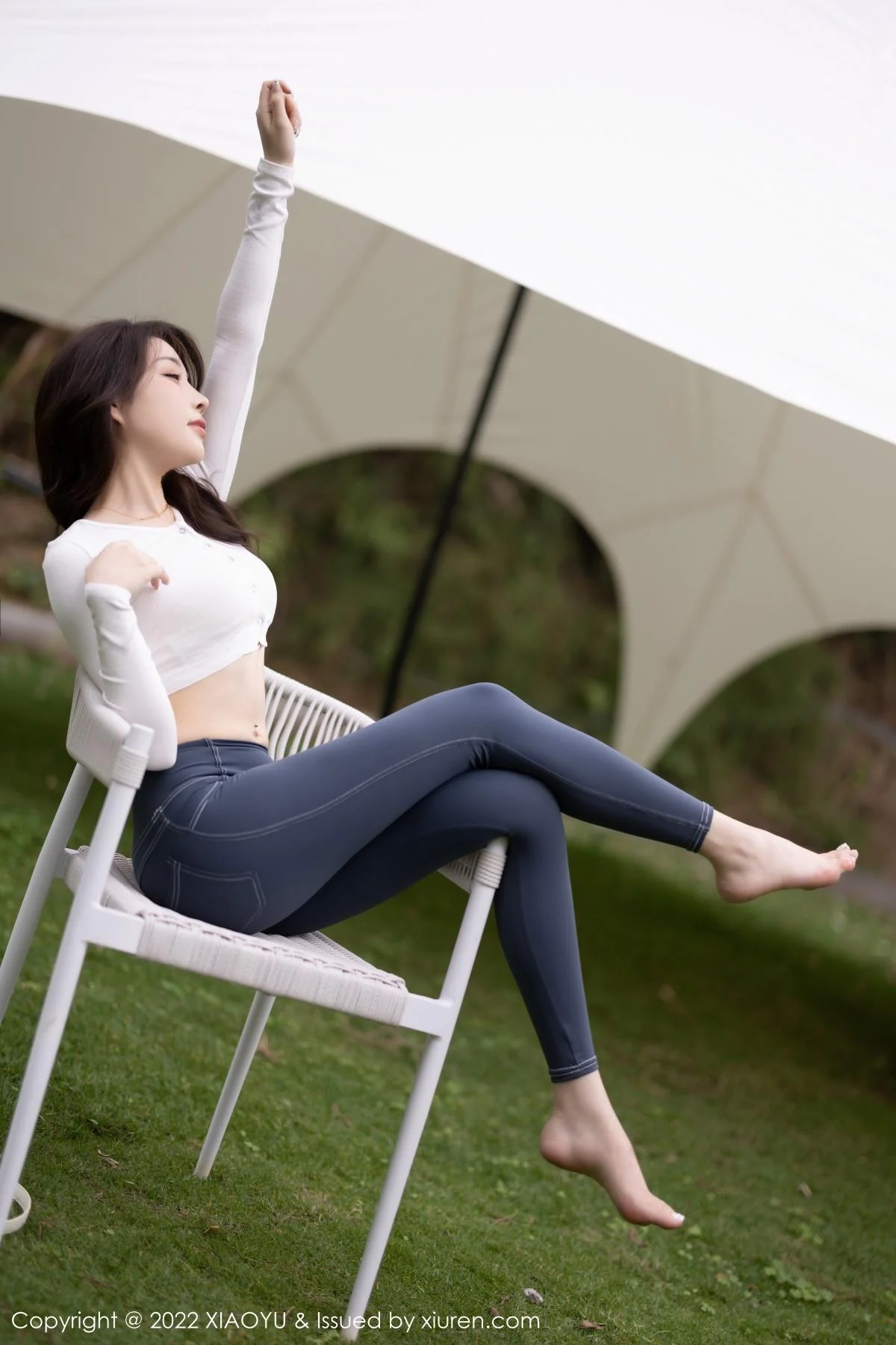 徐莉芝Booty白色收身衣配简约长裤+白色情趣内衣绝美写真 第 33 张