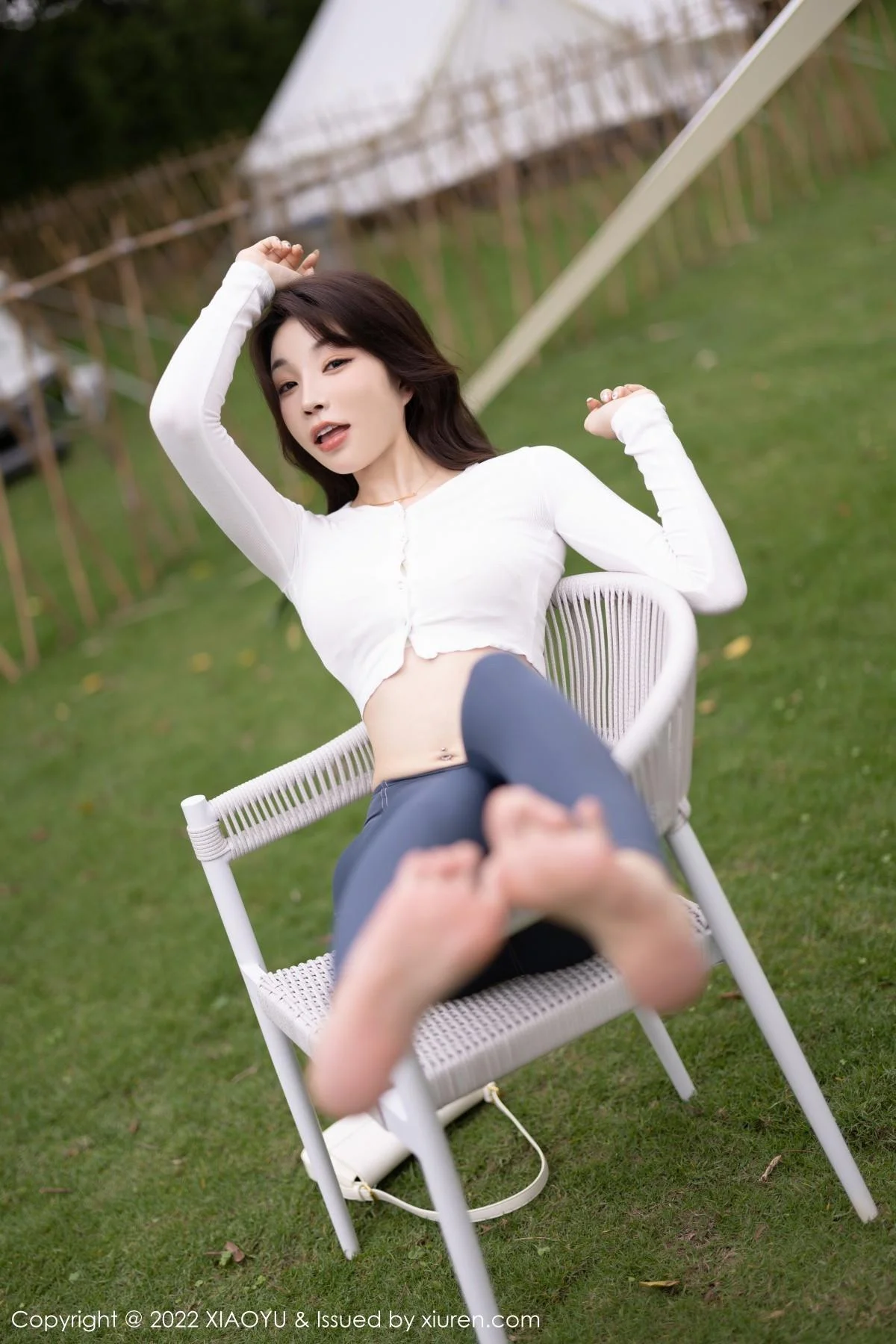 徐莉芝Booty白色收身衣配简约长裤+白色情趣内衣绝美写真 第 37 张