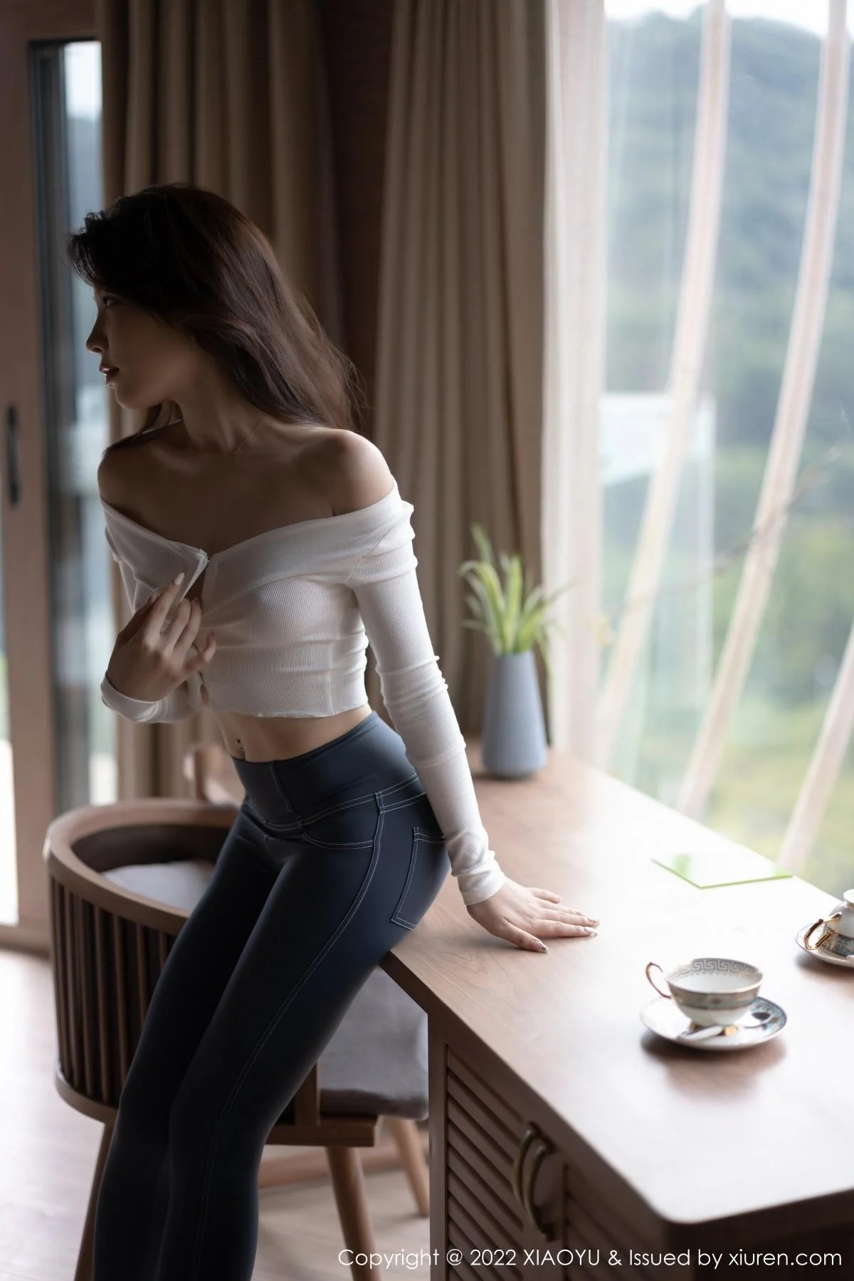 徐莉芝Booty白色收身衣配简约长裤+白色情趣内衣绝美写真 第 57 张