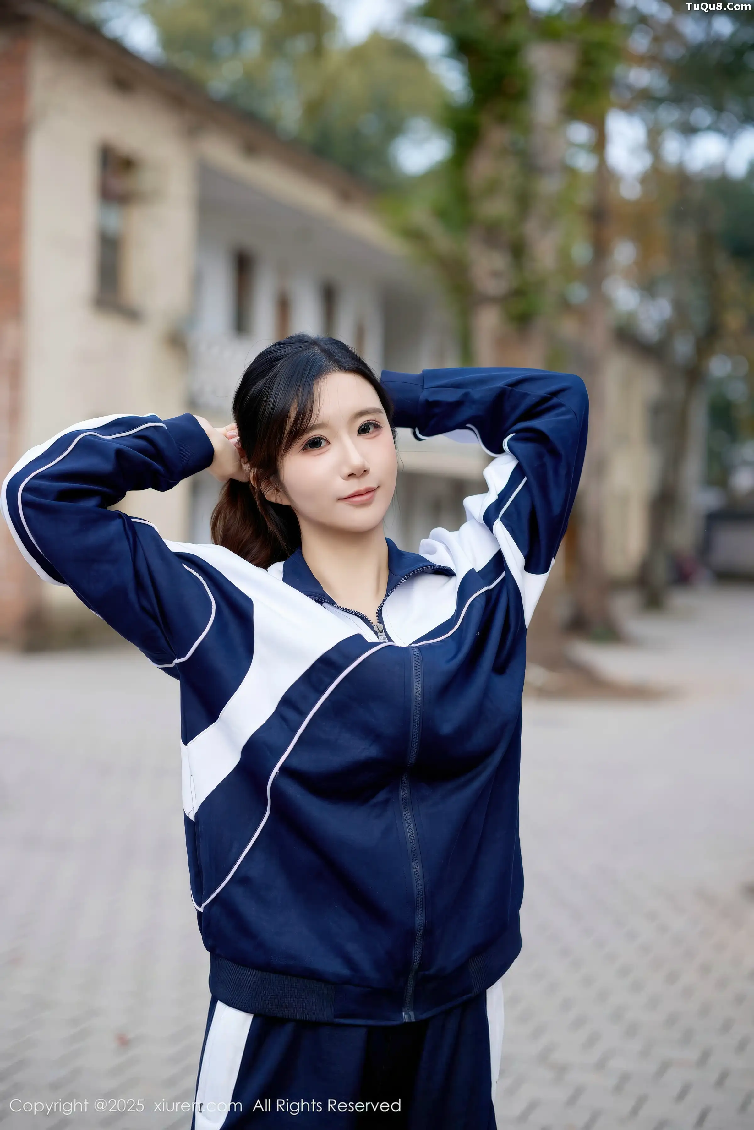 小肉肉咪性感学生装露红色内衣配黑丝网袜秀凹凸身材写真 第 12 张