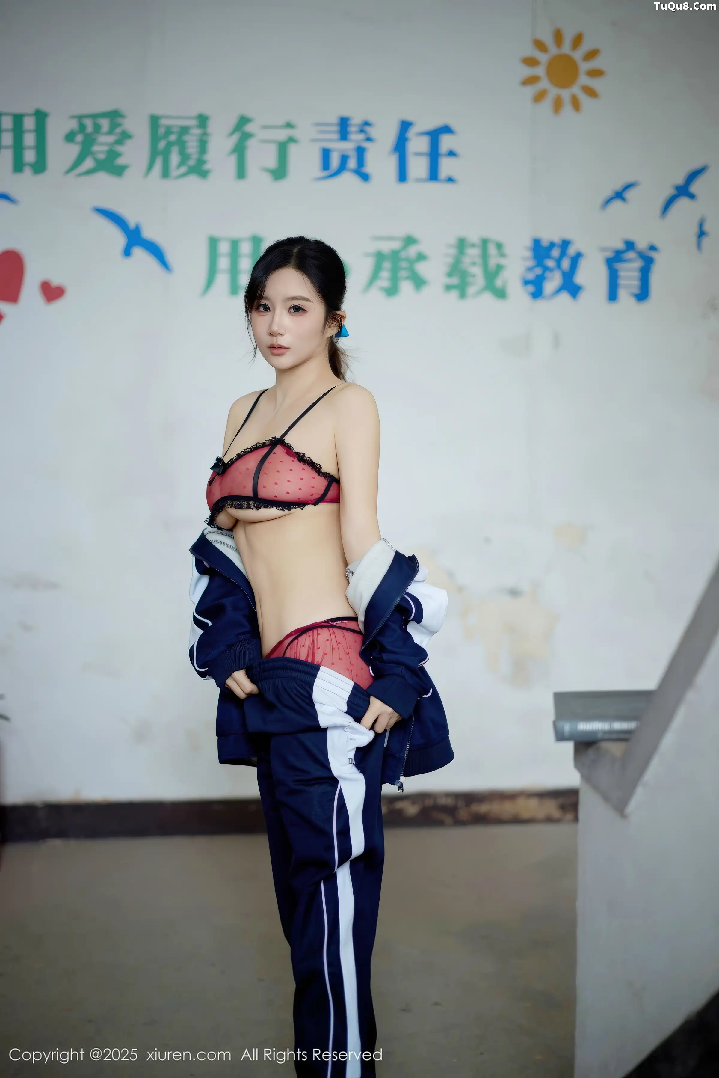 小肉肉咪性感学生装露红色内衣配黑丝网袜秀凹凸身材写真 第 58 张