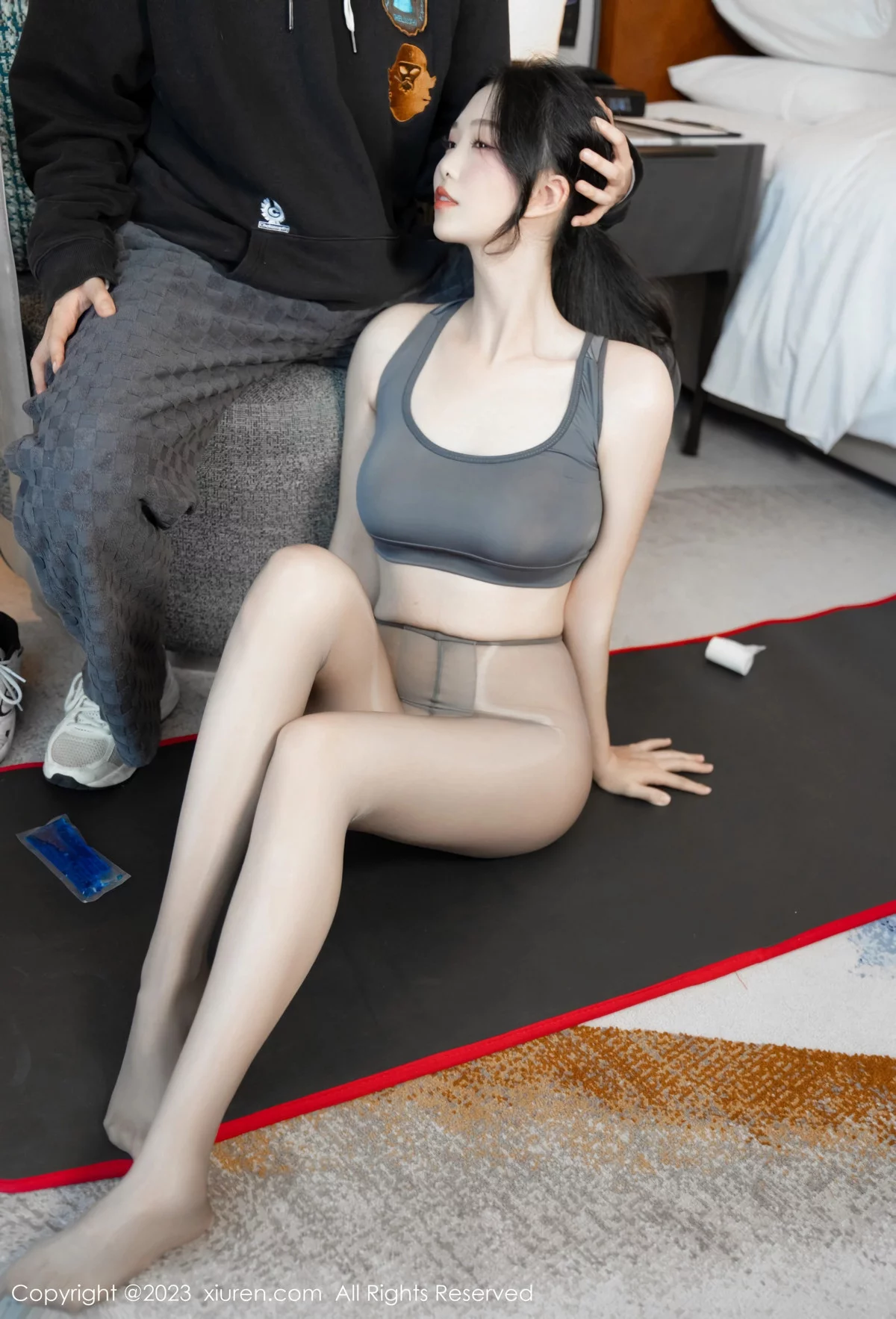 利世性感灰色瑜伽服饰配超薄无内灰丝秀曼妙身姿绝美写真 第 66 张