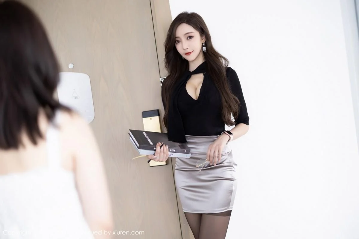 王馨瑶yanniOL装扮半脱露黑色蕾丝内衣秀完美身材绝美写真 第 7 张