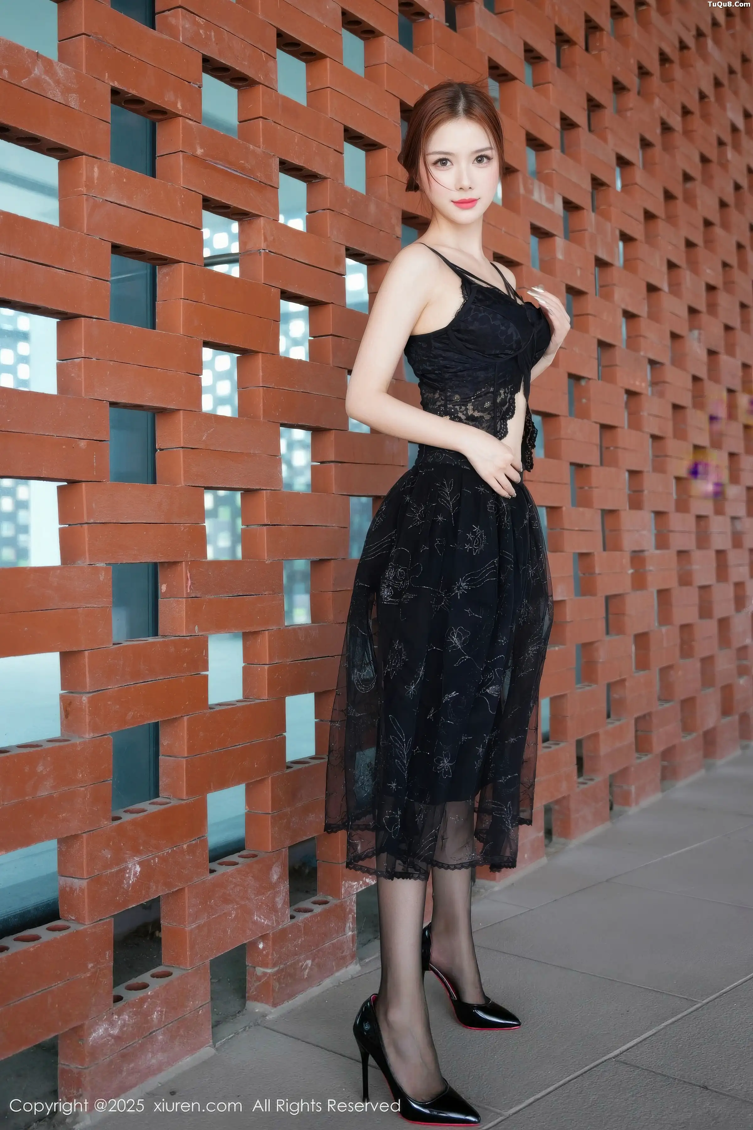 白芷yy性感黑色情趣内衣配超薄黑丝秀完美身材迷人绝美写真 第 3 张