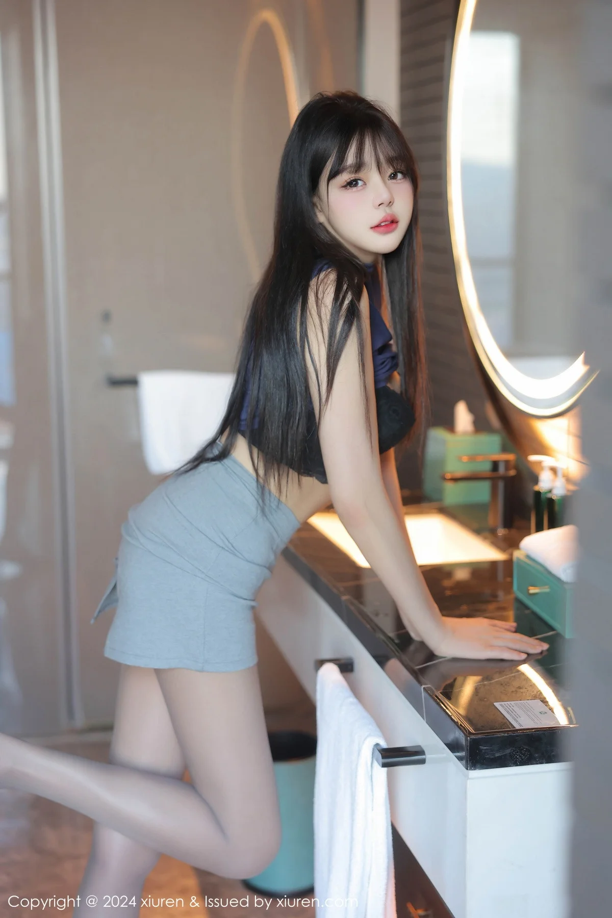 柚柚小奶瓶性感黑色蕾丝内衣配超薄灰丝秀凹凸身材绝美写真 第 43 张