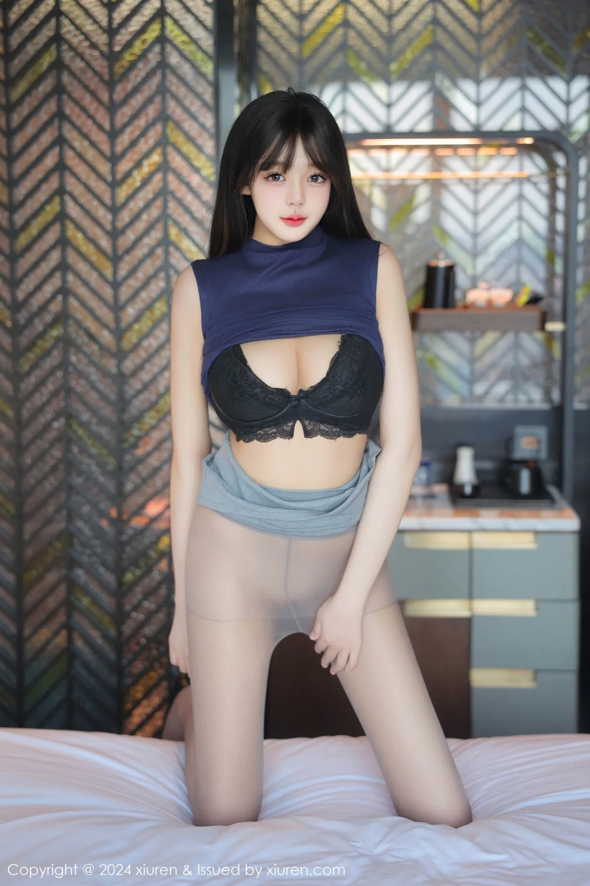 柚柚小奶瓶性感黑色蕾丝内衣配超薄灰丝秀凹凸身材绝美写真 第 77 张