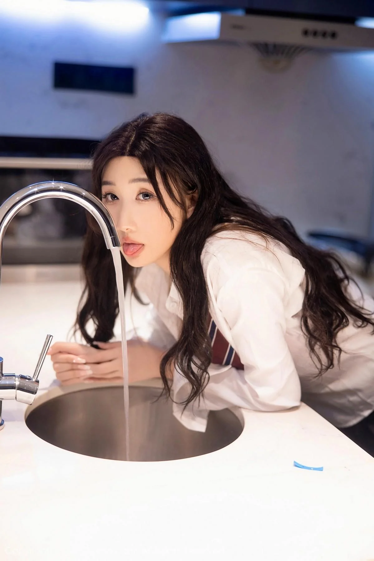 江真真性感白T配黑短裙露粉色蕾丝内衣黑丝吊袜绝美写真 第 46 张