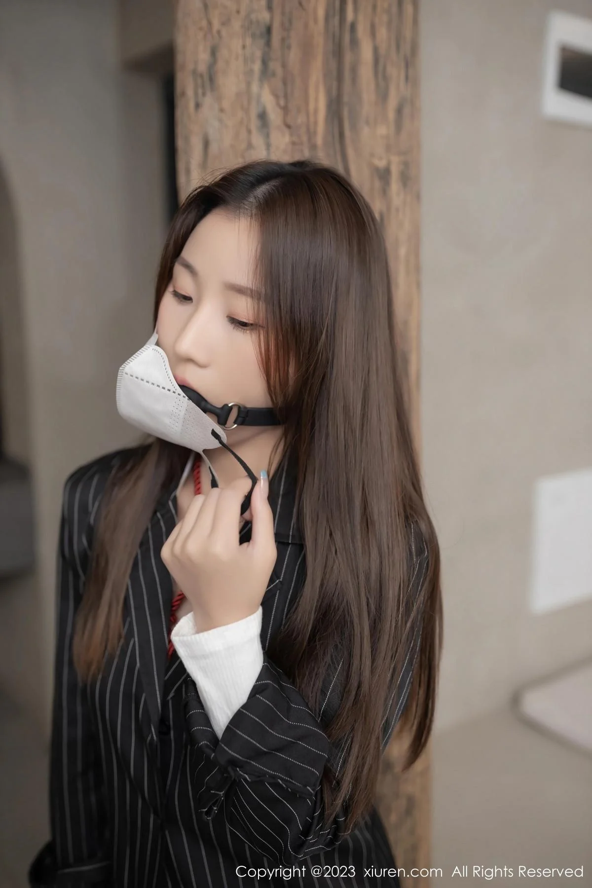 杏子Yada性格白色高开叉服饰情趣捆绑秀曼妙身姿绝美写真 第 5 张