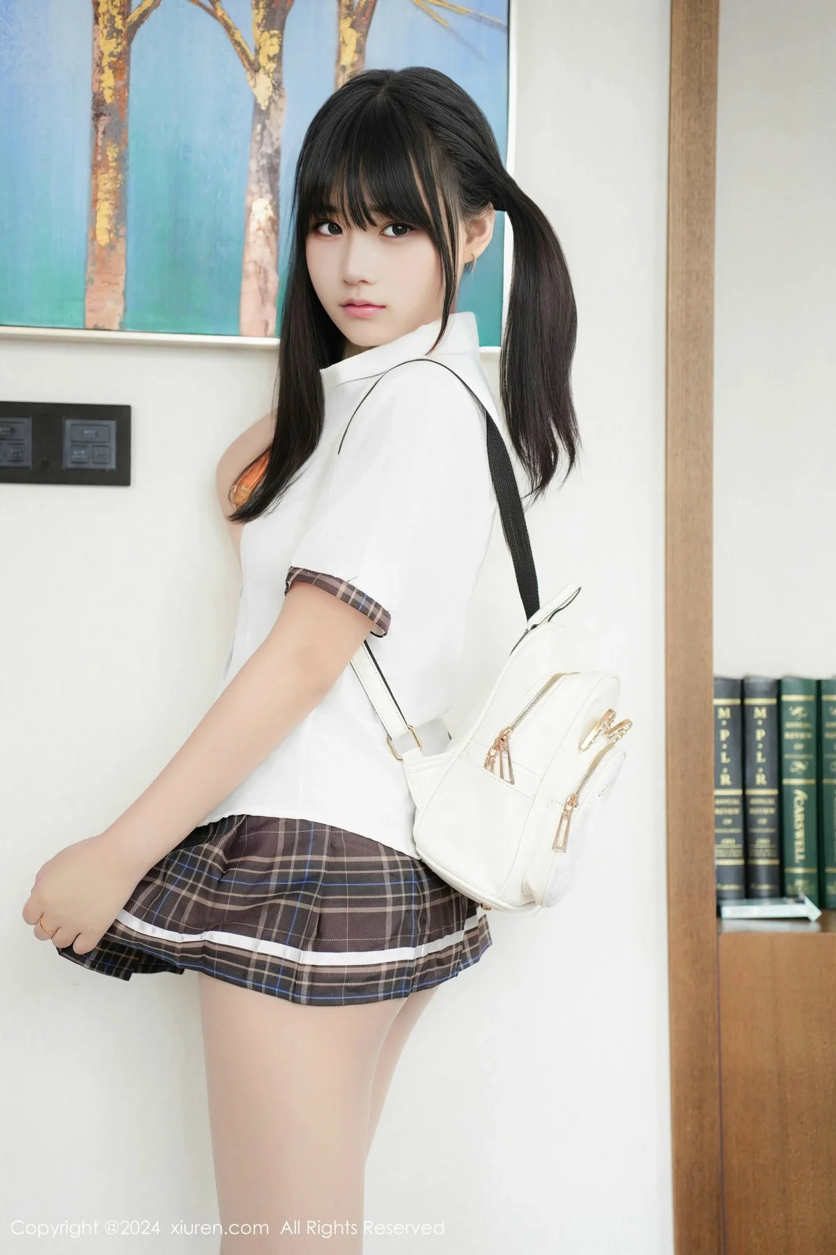 小肉肉咪性感黑色情趣服饰配黑丝网袜秀凹凸身材绝美写真 第 4 张