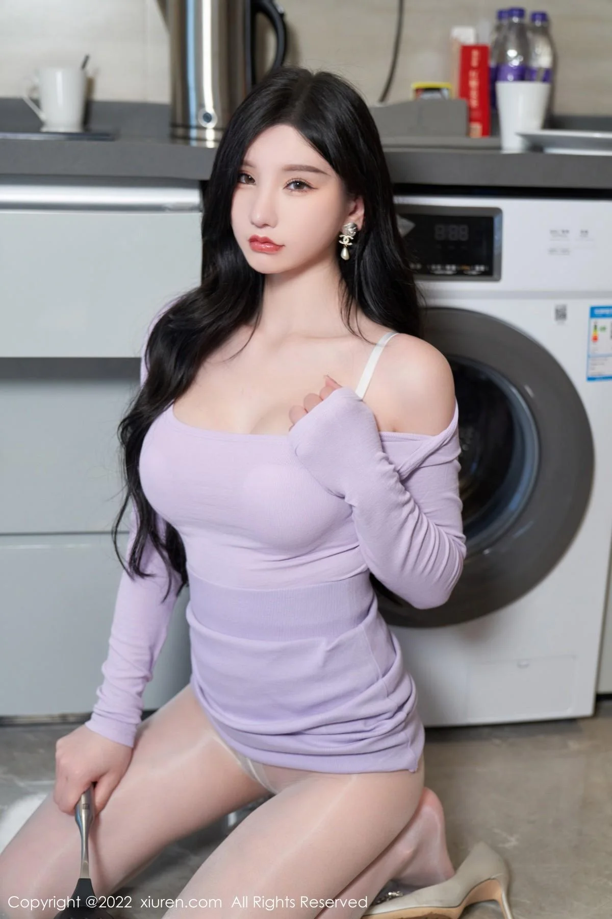 周于希Sally性感紫色收身连衣短裙配闪亮肉丝迷人绝美写真 第 57 张