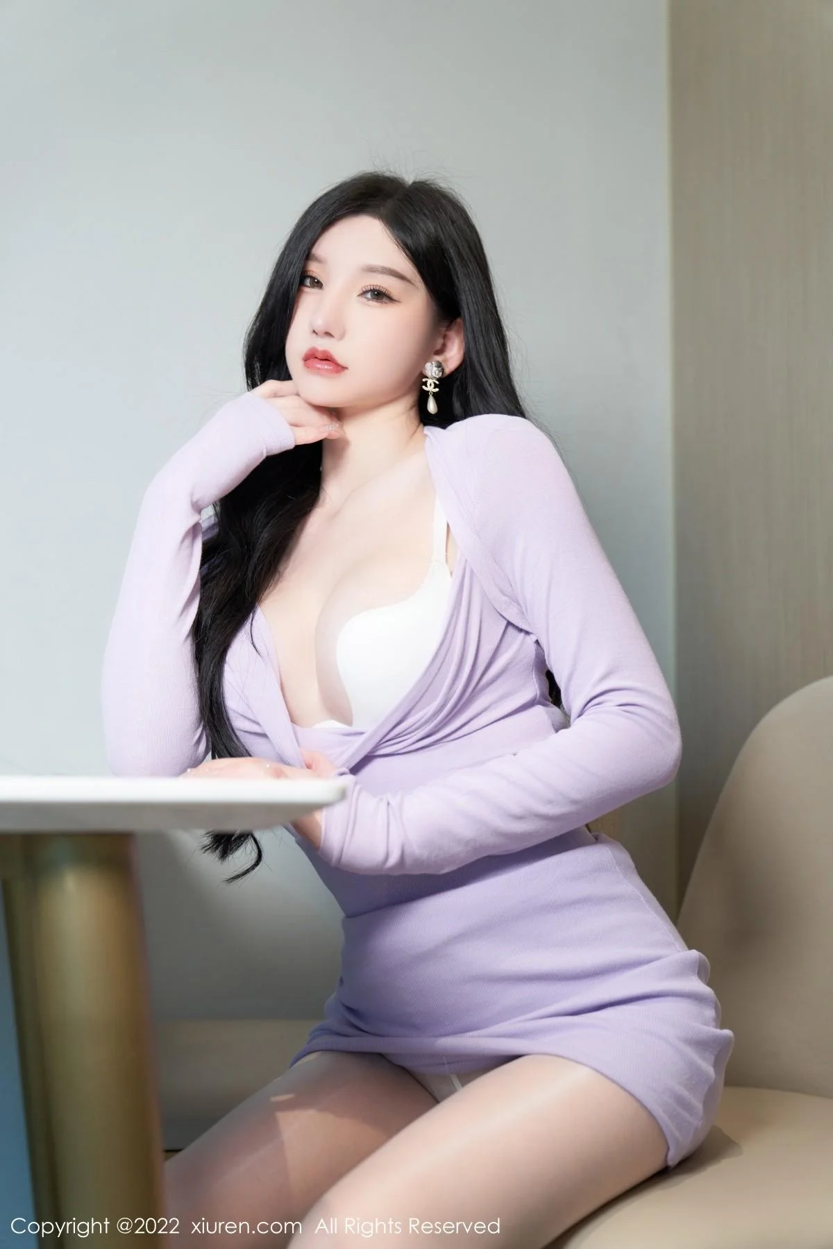 周于希Sally性感紫色收身连衣短裙配闪亮肉丝迷人绝美写真 第 61 张