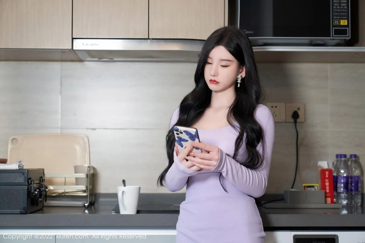 周于希Sally性感紫色收身连衣短裙配闪亮肉丝迷人绝美写真 第 9 张