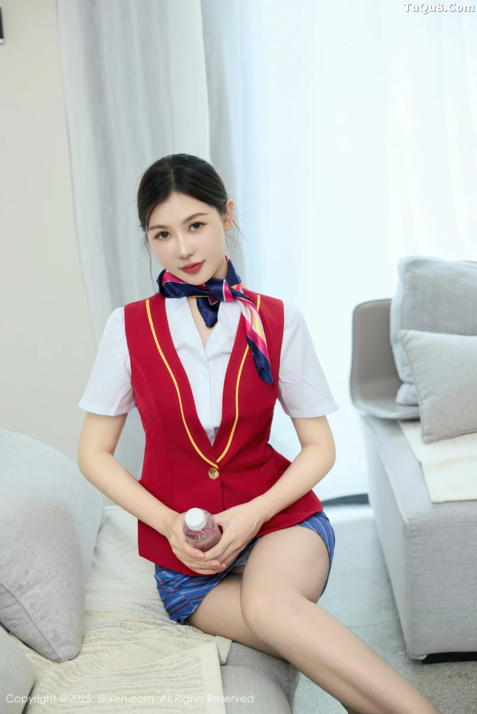 尹甜甜性感制服露肉色内衣配超薄黑丝秀完美身材绝美写真 第 1 张