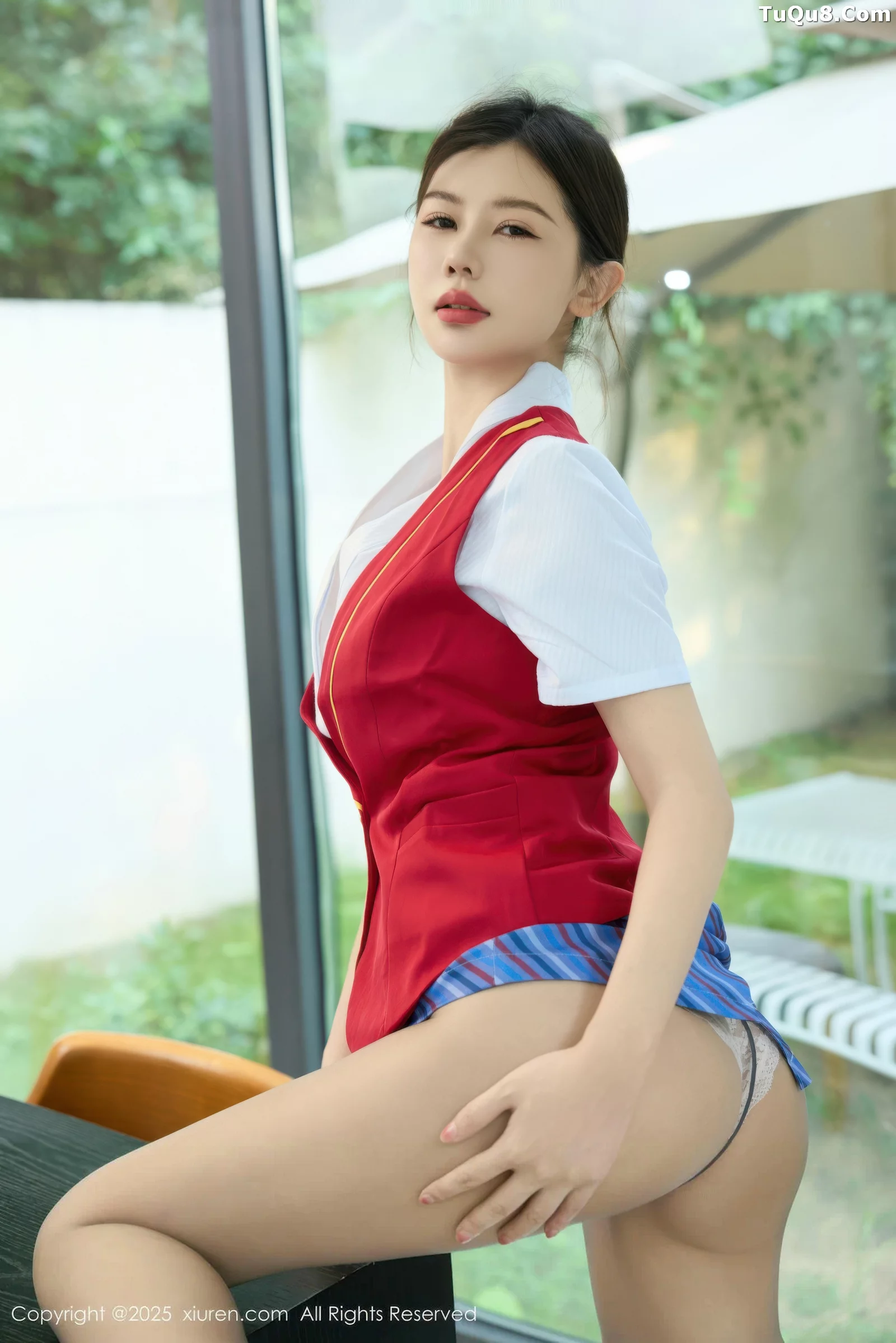 尹甜甜性感制服露肉色内衣配超薄黑丝秀完美身材绝美写真 第 20 张