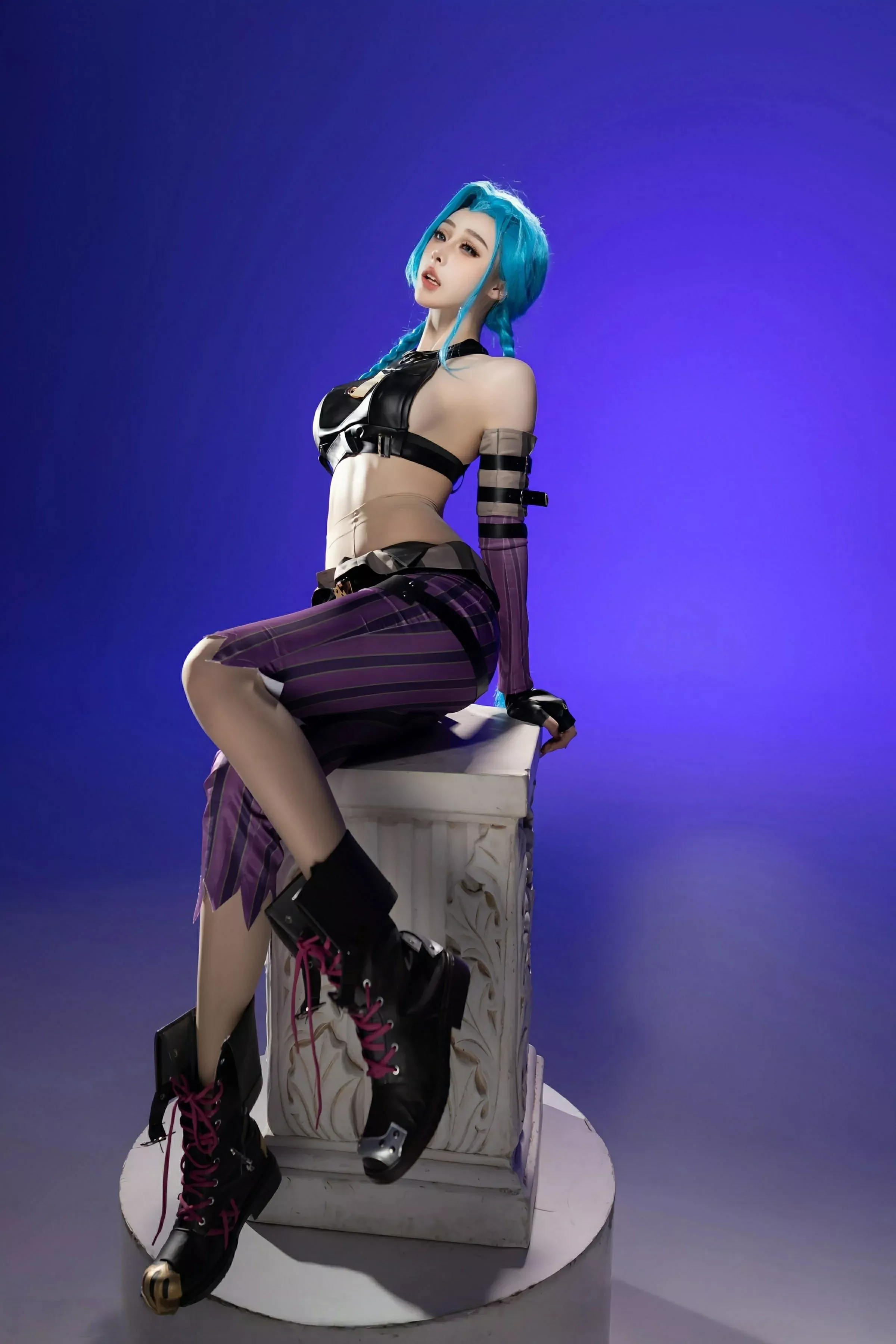 小逗逗性感Cosplay装扮配肉色丝袜秀曼妙身姿迷人绝美写真 第 14 张