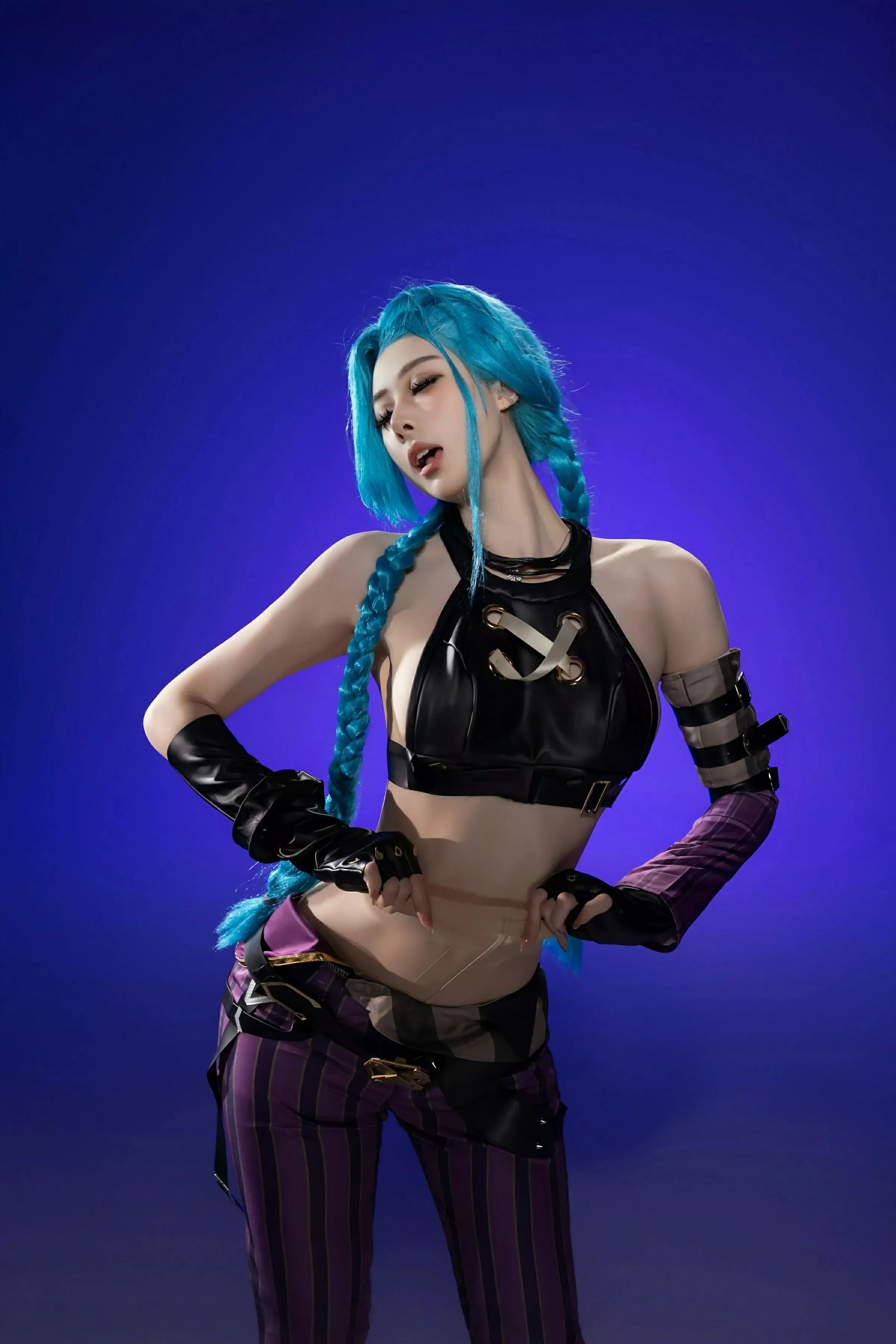小逗逗性感Cosplay装扮配肉色丝袜秀曼妙身姿迷人绝美写真 第 2 张