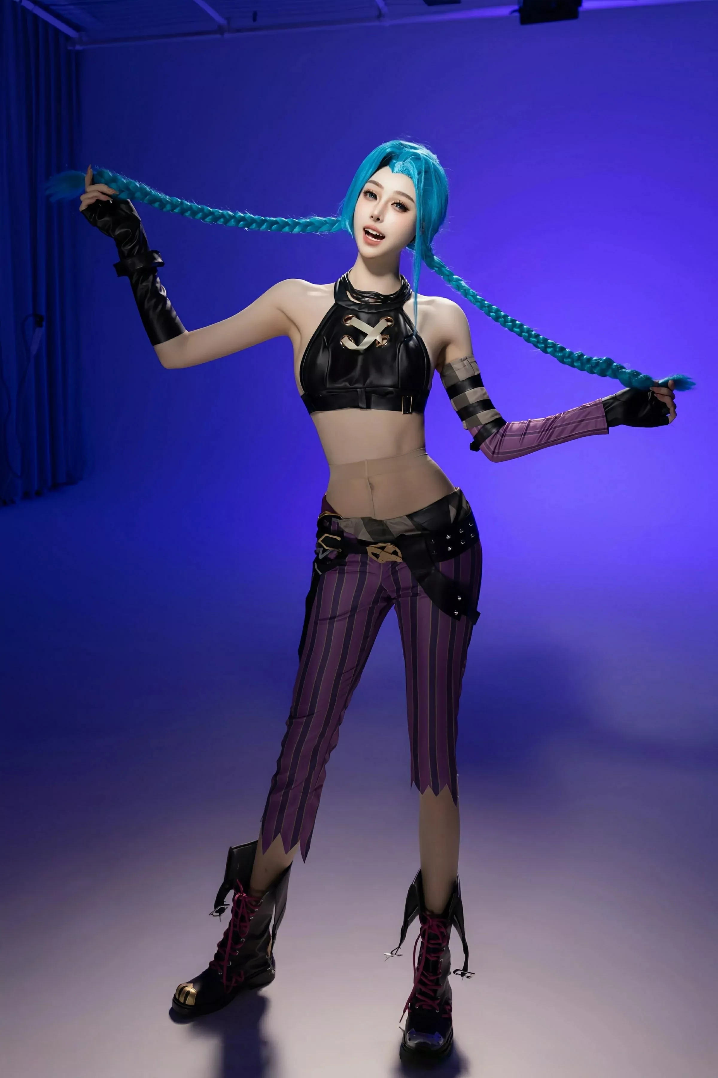 小逗逗性感Cosplay装扮配肉色丝袜秀曼妙身姿迷人绝美写真 第 7 张