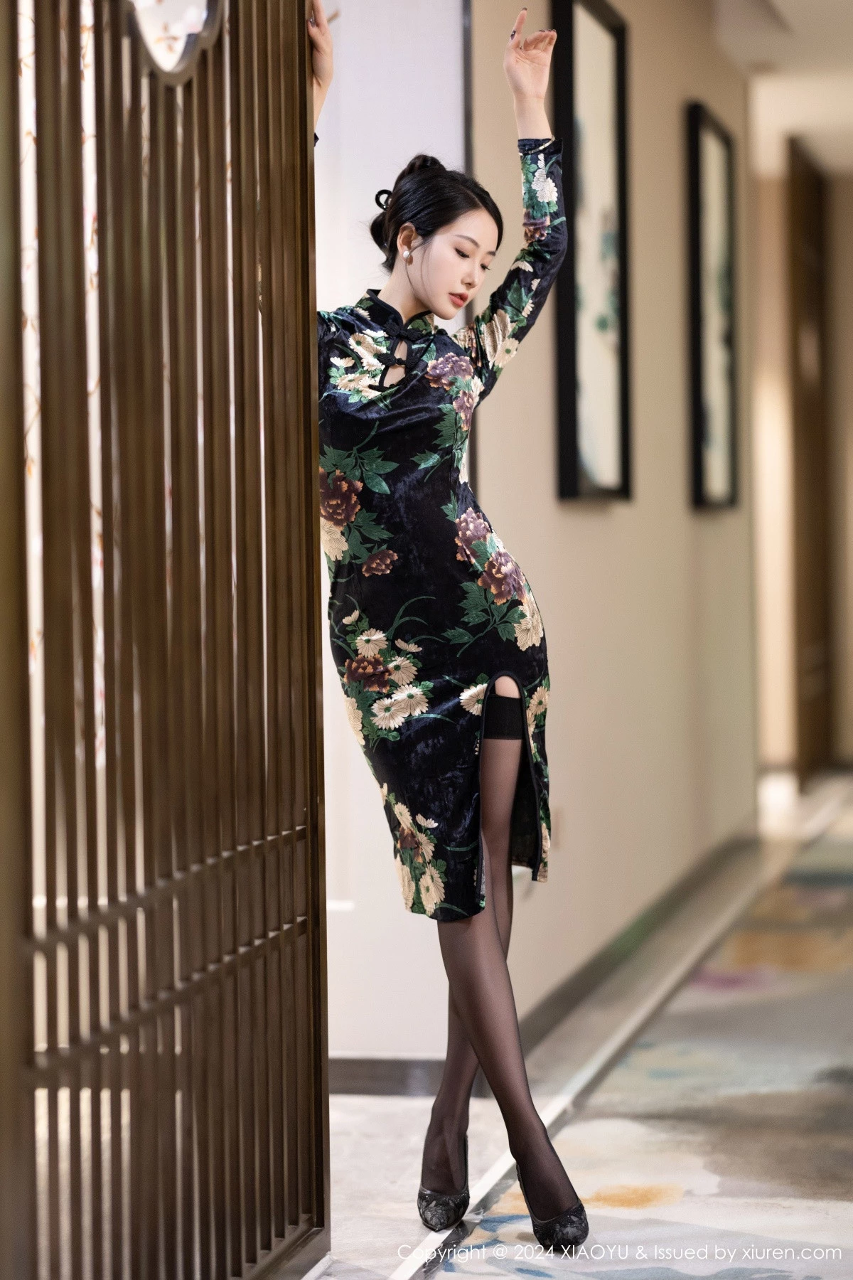 苏苏阿性感黑色旗袍露黑色蕾丝内衣配超薄黑丝迷人绝美写真 第 16 张