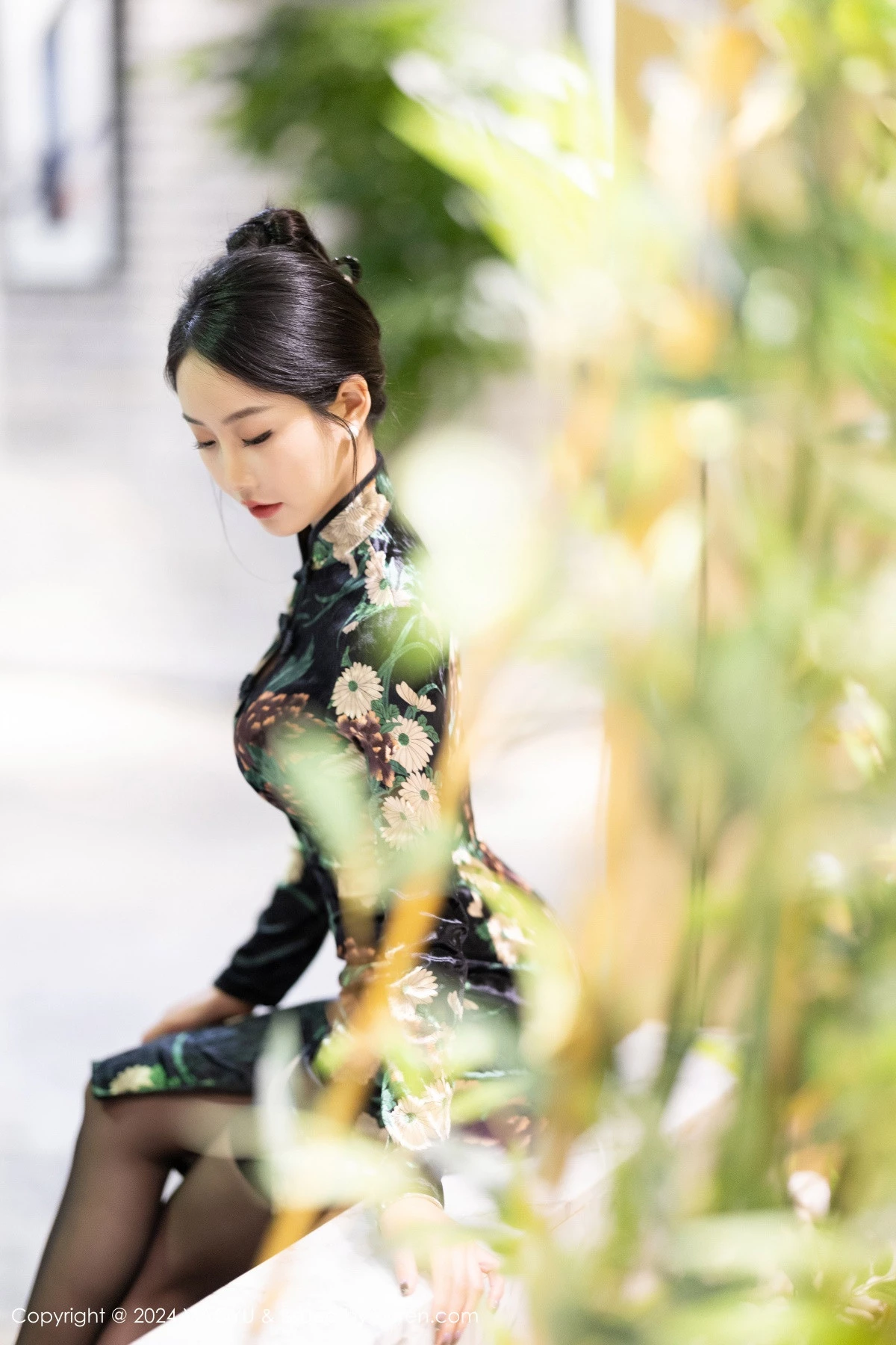 苏苏阿性感黑色旗袍露黑色蕾丝内衣配超薄黑丝迷人绝美写真 第 17 张