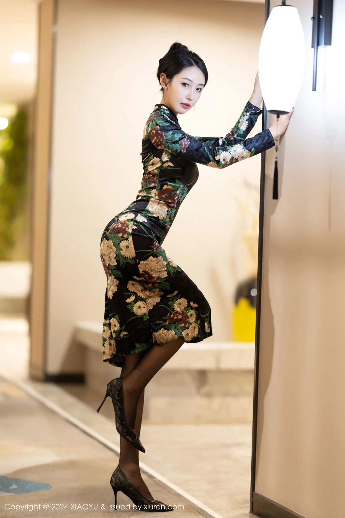 苏苏阿性感黑色旗袍露黑色蕾丝内衣配超薄黑丝迷人绝美写真 第 21 张