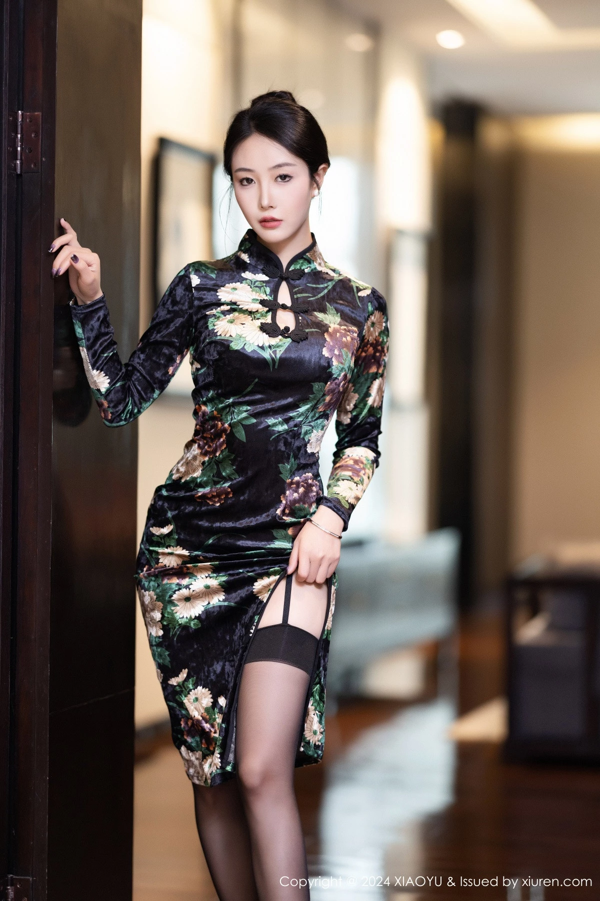 苏苏阿性感黑色旗袍露黑色蕾丝内衣配超薄黑丝迷人绝美写真 第 28 张