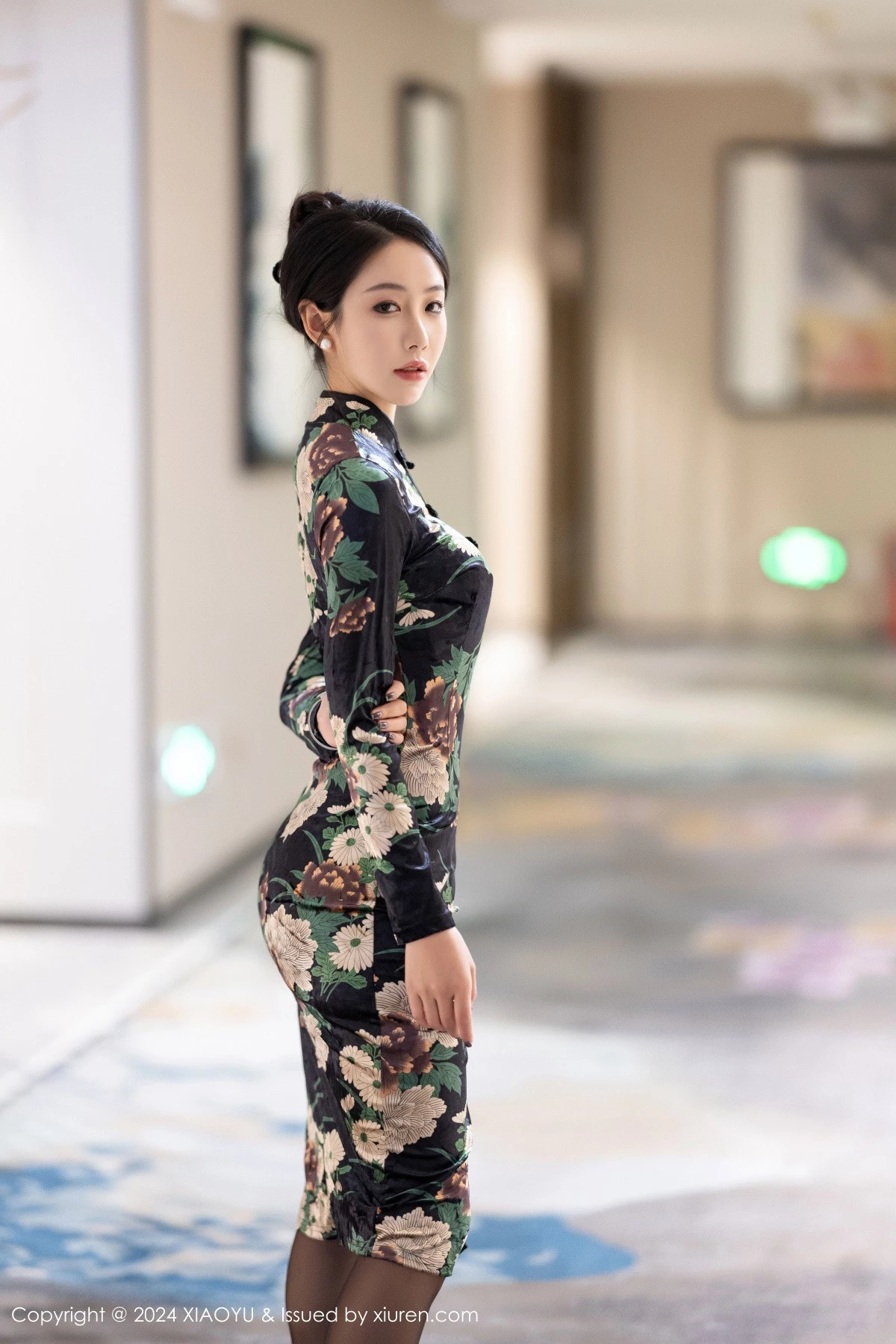 苏苏阿性感黑色旗袍露黑色蕾丝内衣配超薄黑丝迷人绝美写真 第 9 张
