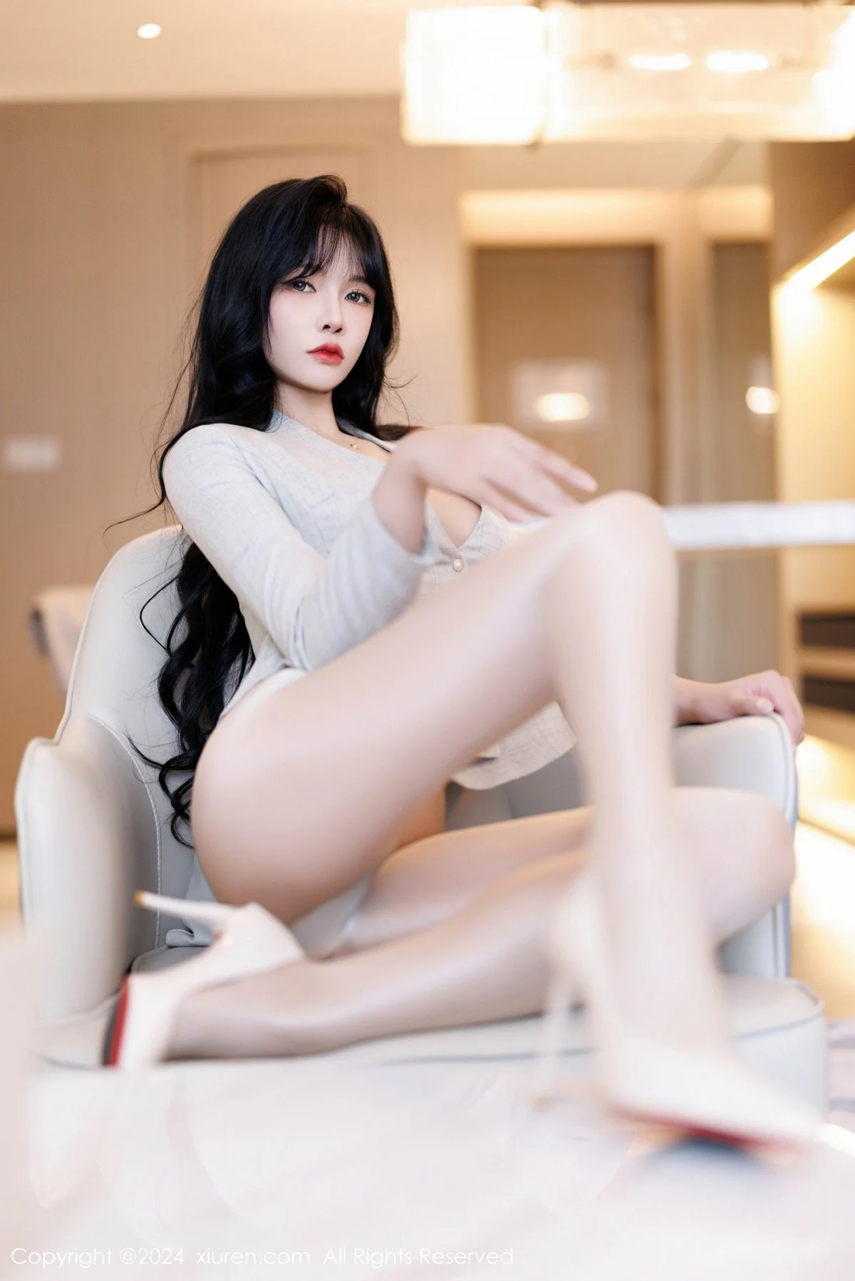 娜比性感浅色OL服饰配闪亮无内肉丝秀凹凸身材惹火绝美写真 第 140 张